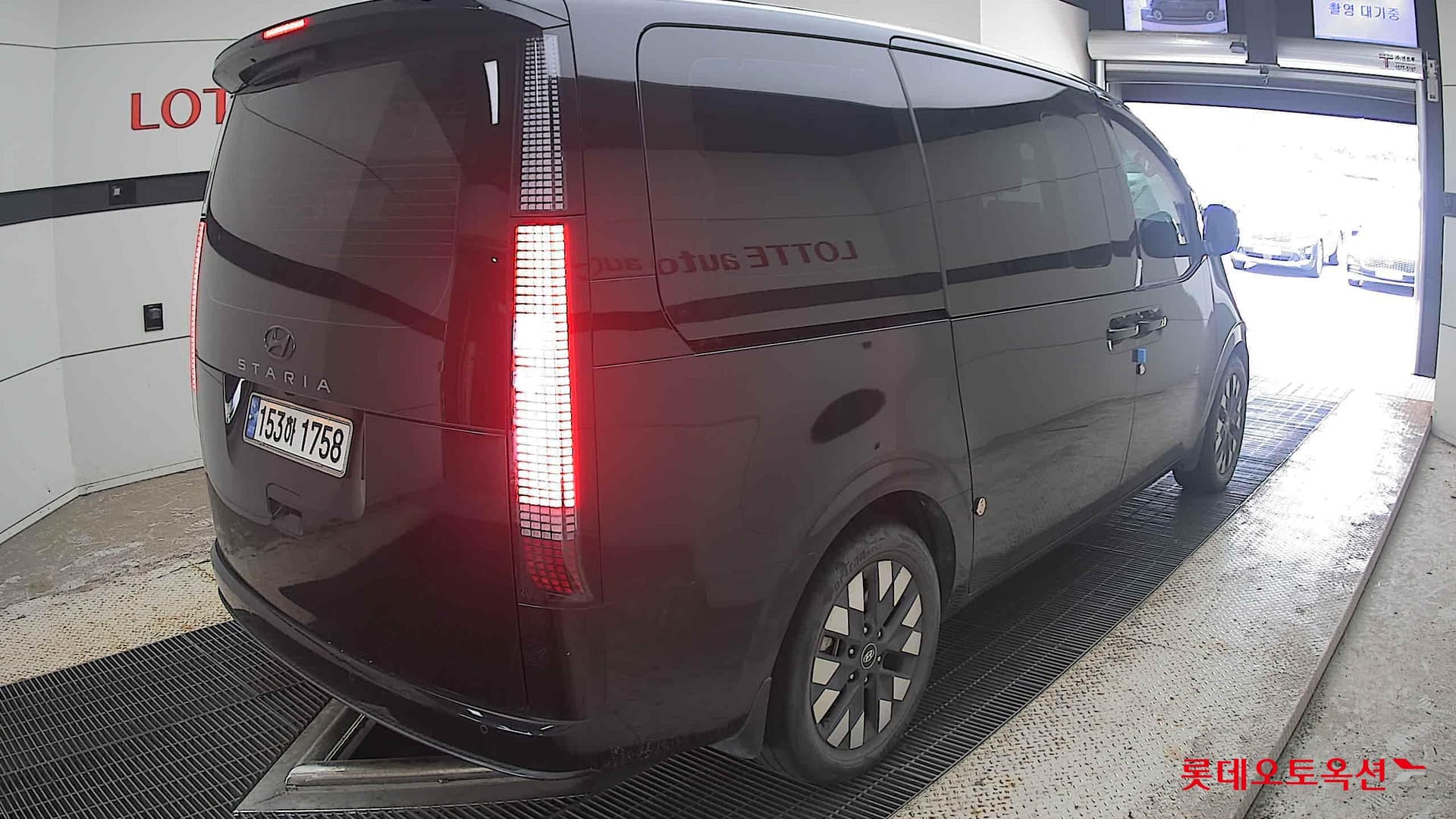Hyundai - Staria | (D) 2.2 7Seater Inspiration 12