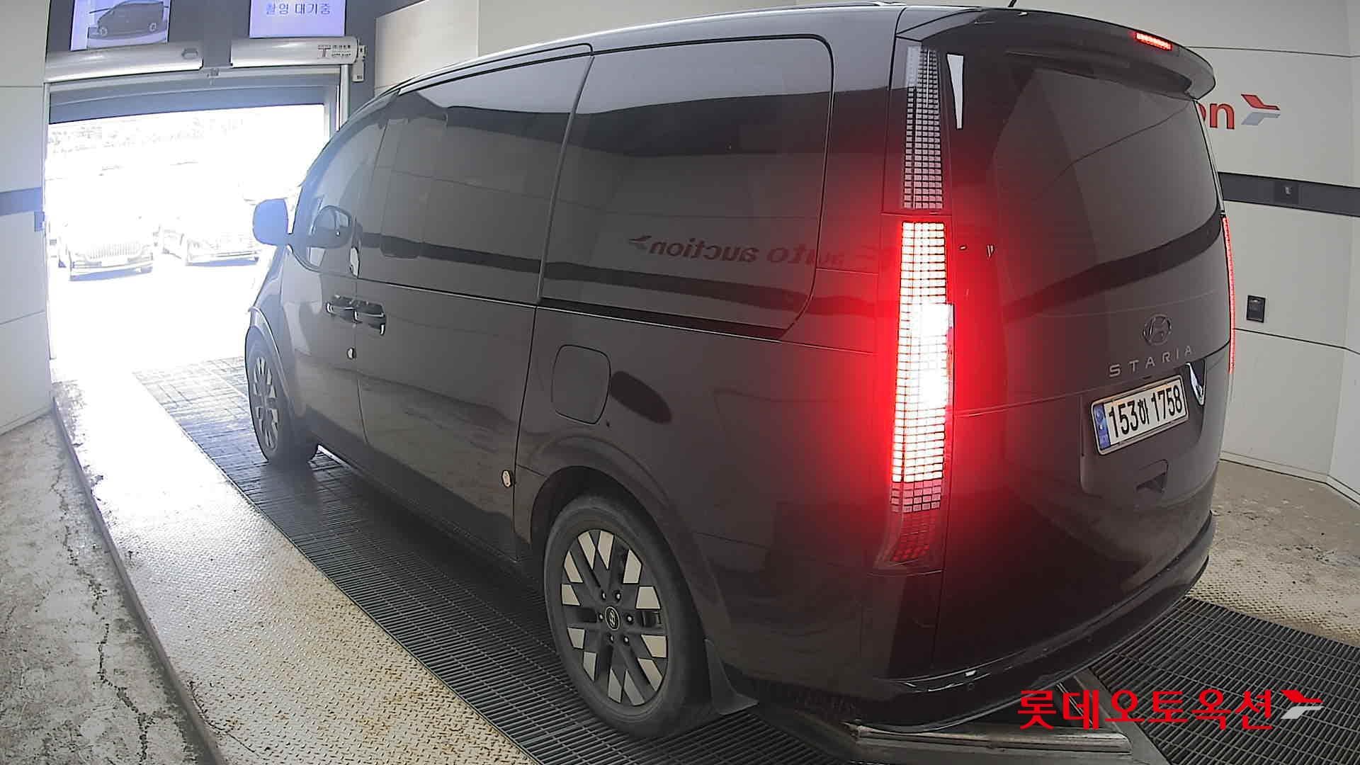 Hyundai - Staria | (D) 2.2 7Seater Inspiration 10