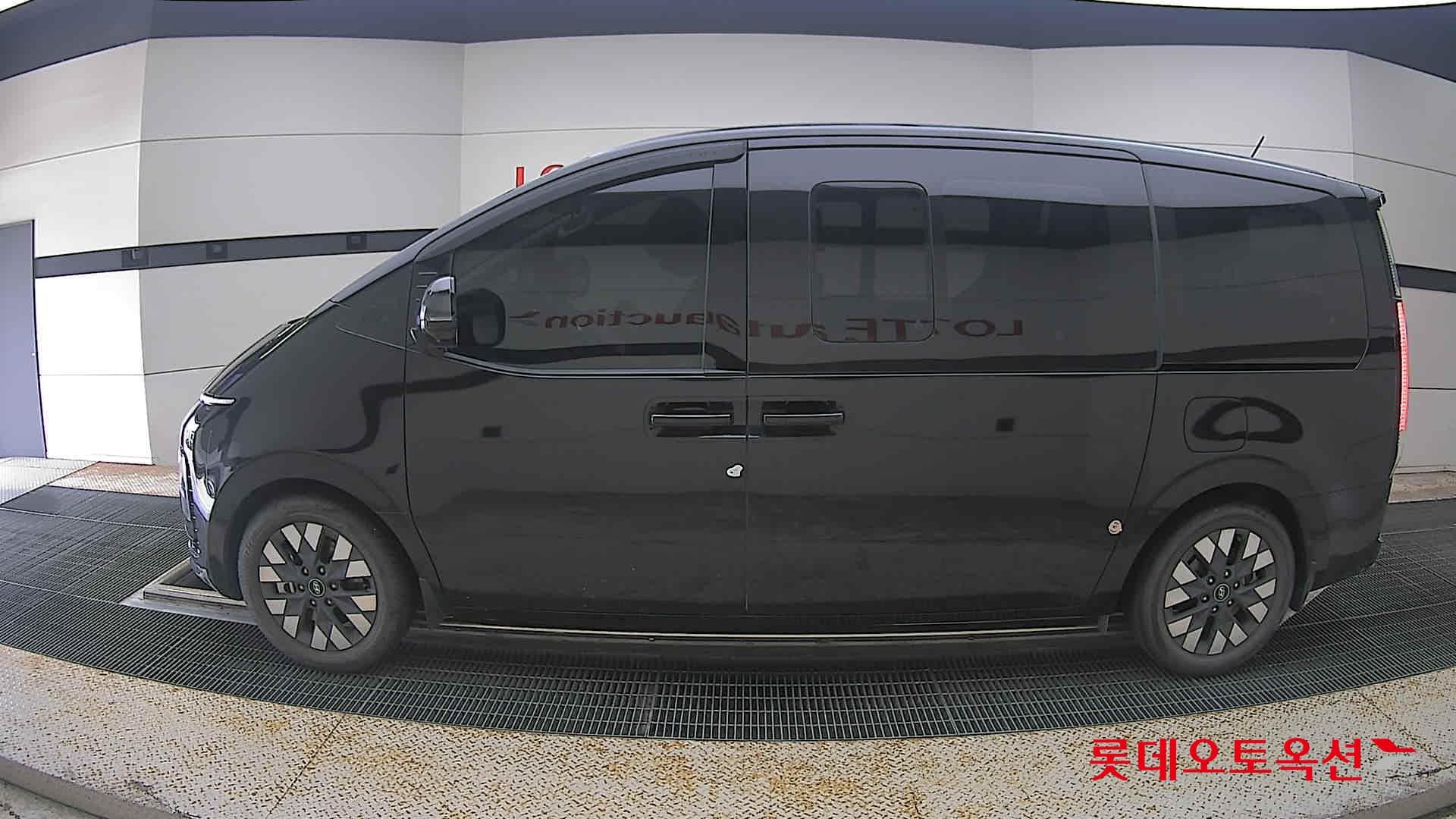 Hyundai - Staria | (D) 2.2 7Seater Inspiration 6