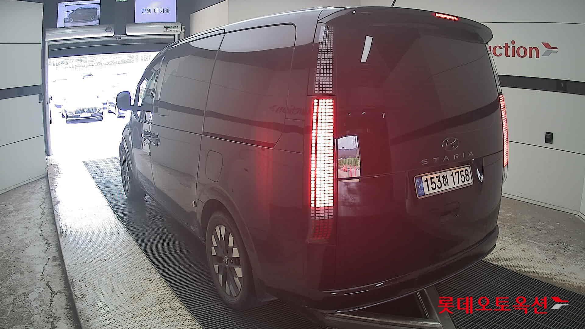 Hyundai - Staria | (D) 2.2 7Seater Inspiration 9