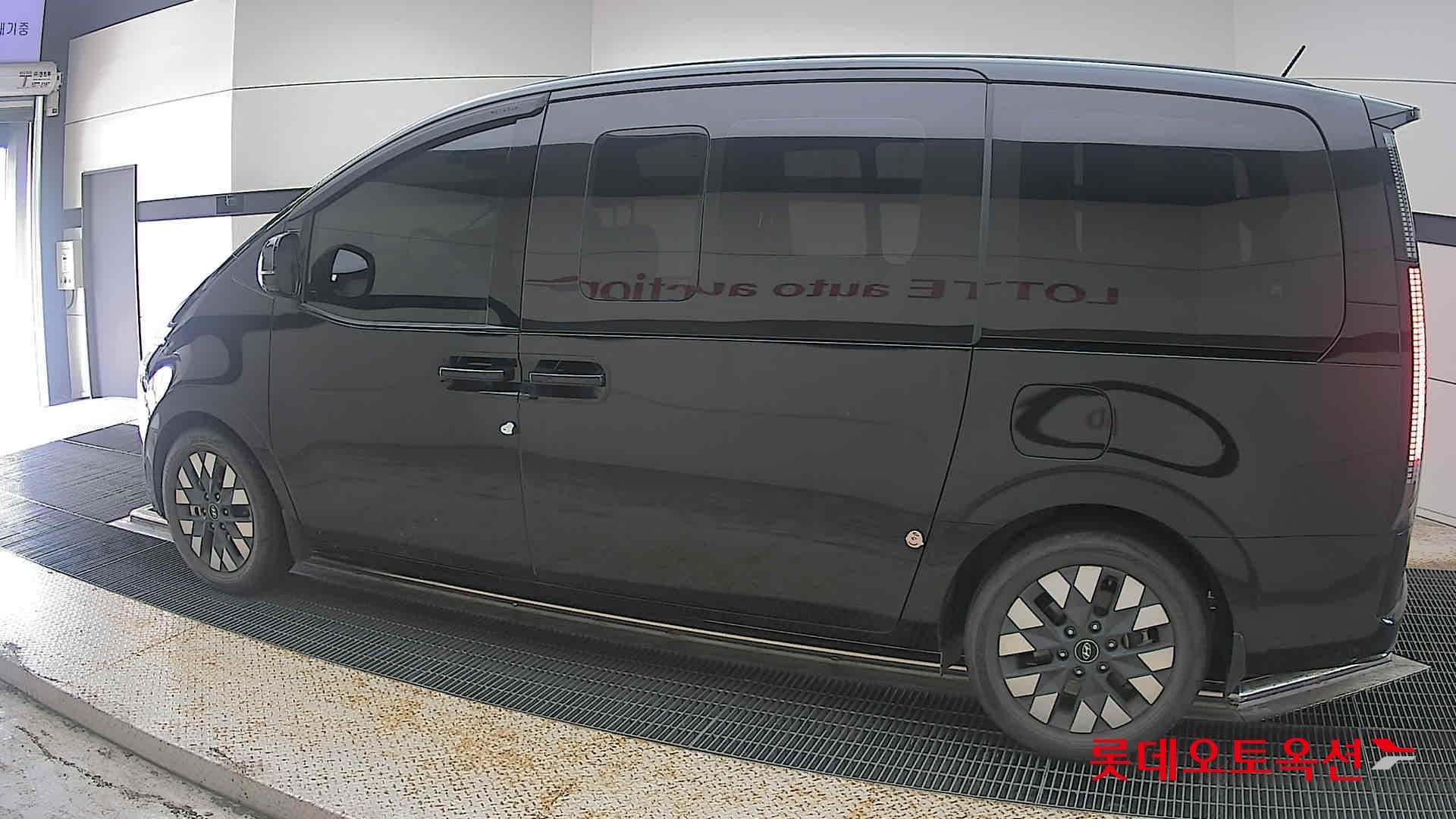 Hyundai - Staria | (D) 2.2 7Seater Inspiration 7