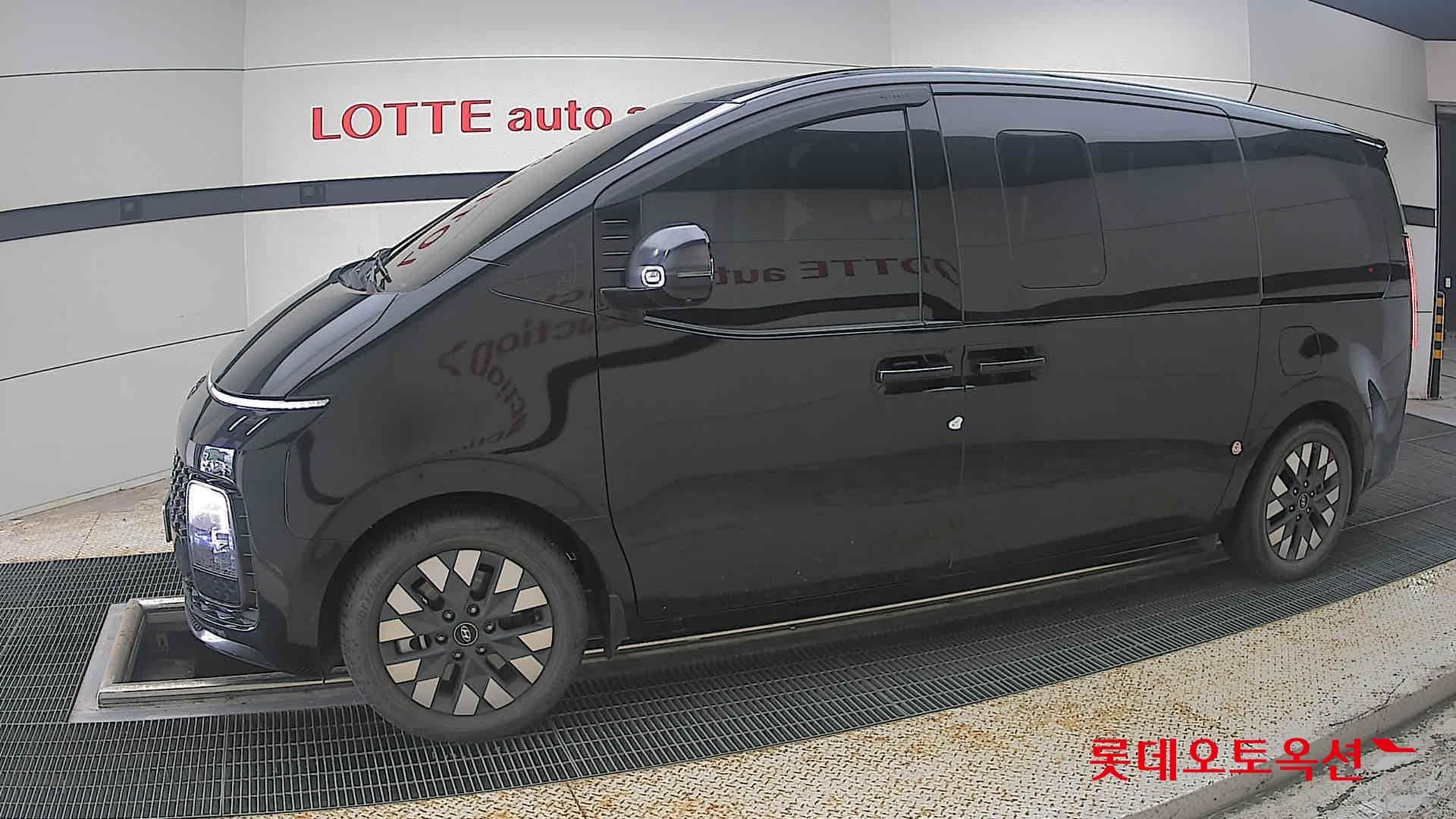 Hyundai - Staria | (D) 2.2 7Seater Inspiration 5