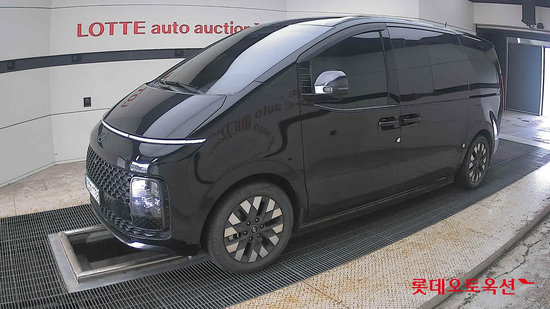 Hyundai - Staria | (D) 2.2 7Seater Inspiration 4