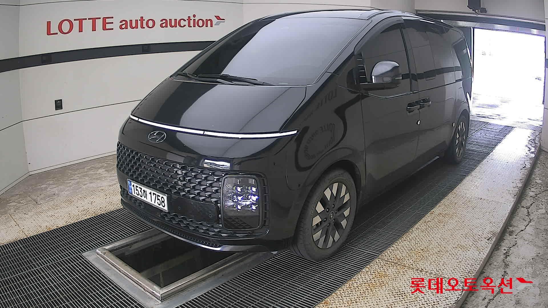 Hyundai - Staria | (D) 2.2 7Seater Inspiration 3