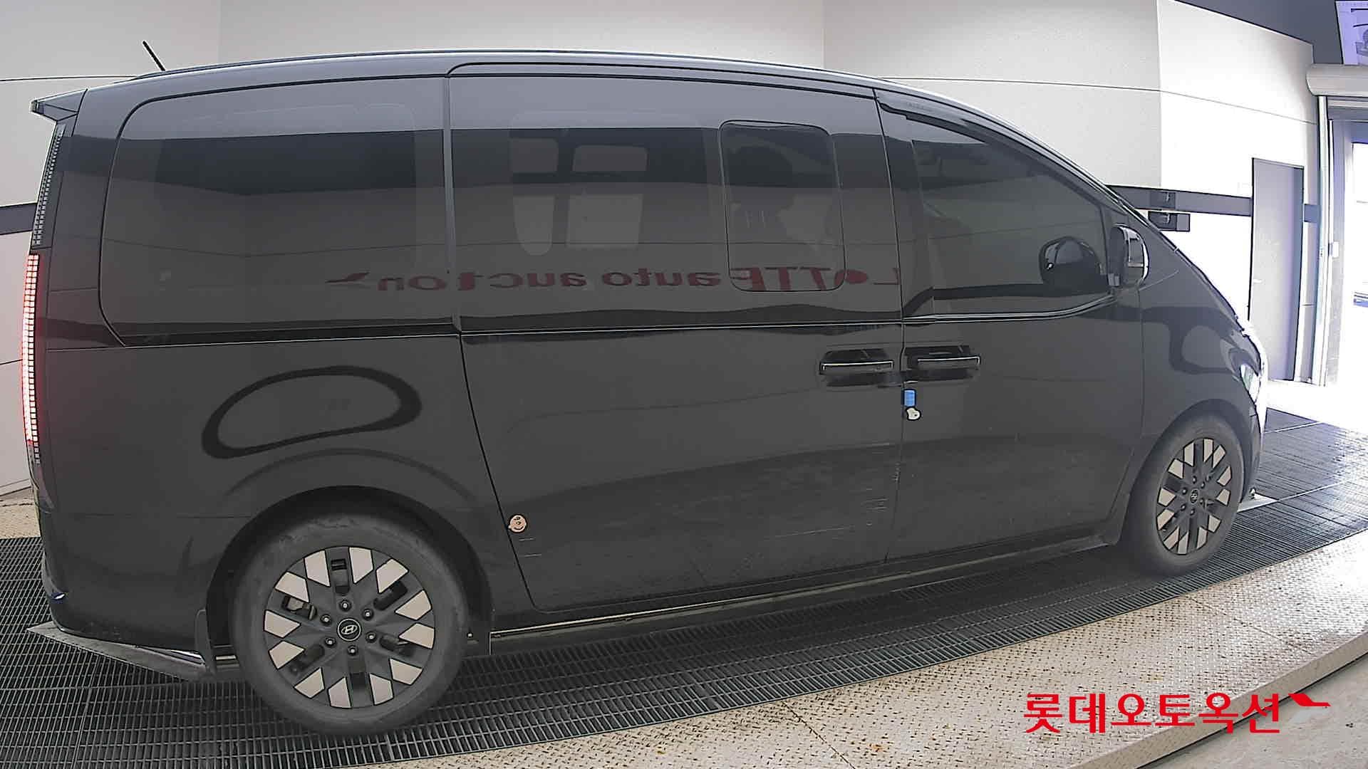 Hyundai - Staria | (D) 2.2 7Seater Inspiration 15