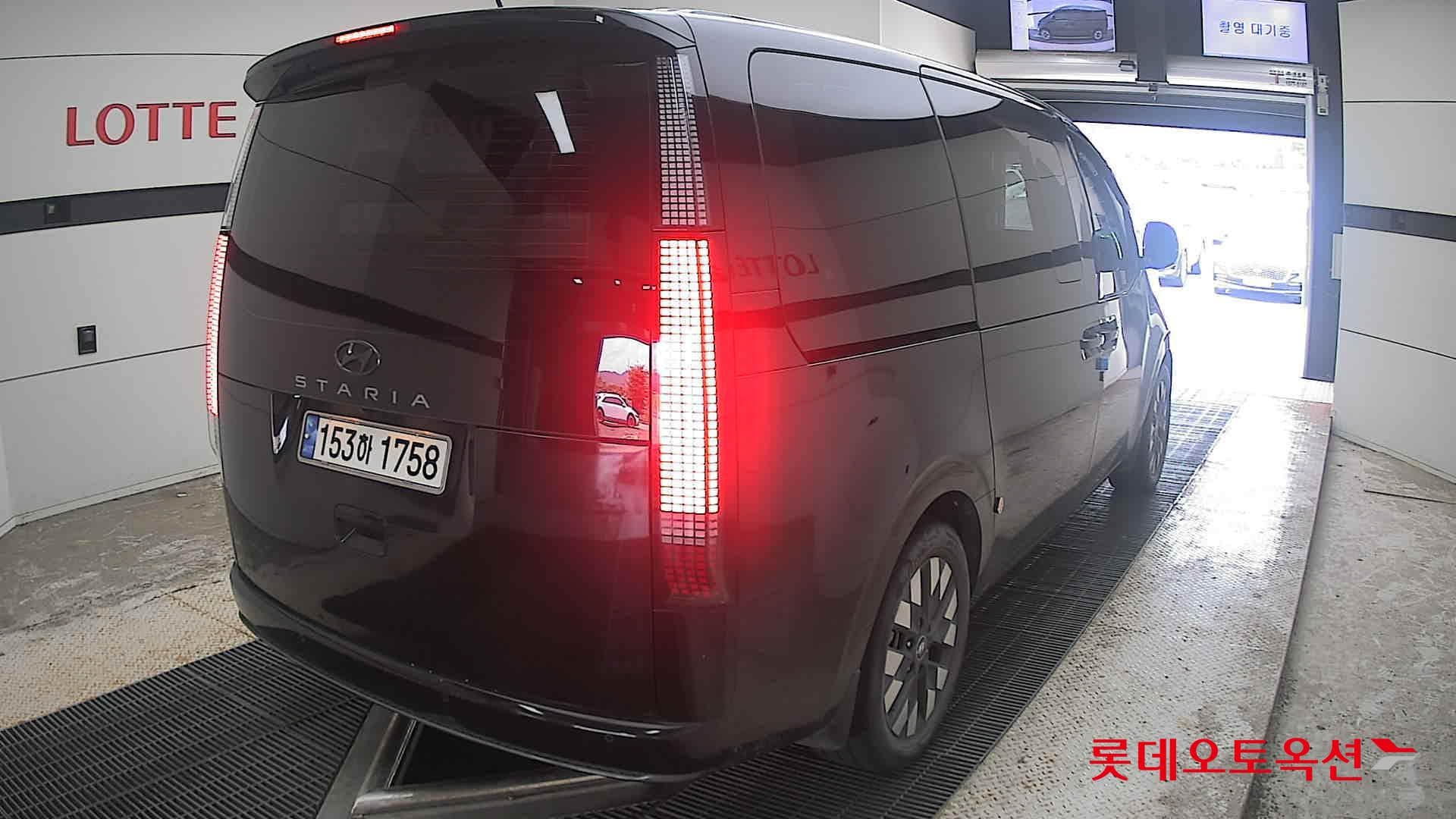 Hyundai - Staria | (D) 2.2 7Seater Inspiration 13