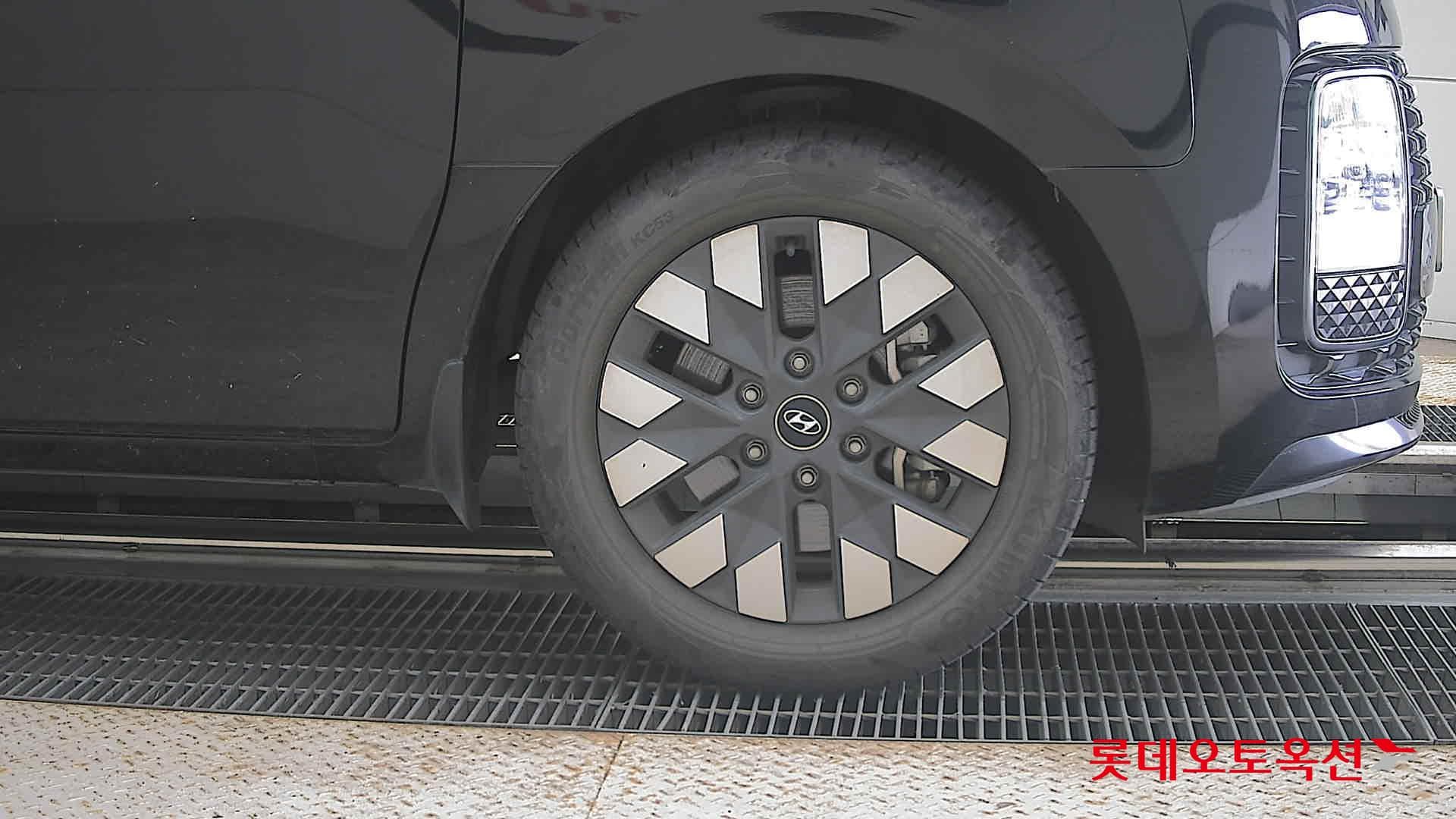 Hyundai - Staria | (D) 2.2 7Seater Inspiration 23