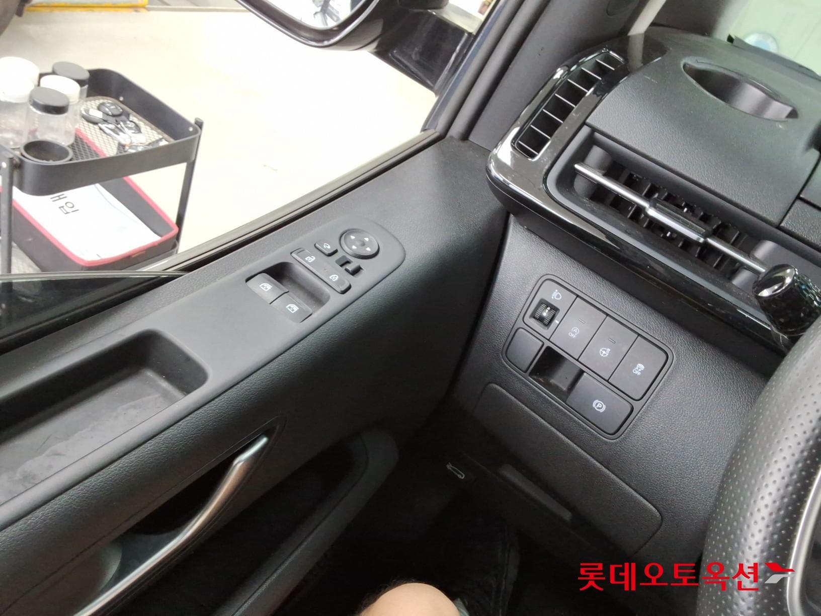 Hyundai - Staria | (D) 2.2 7Seater Inspiration 28