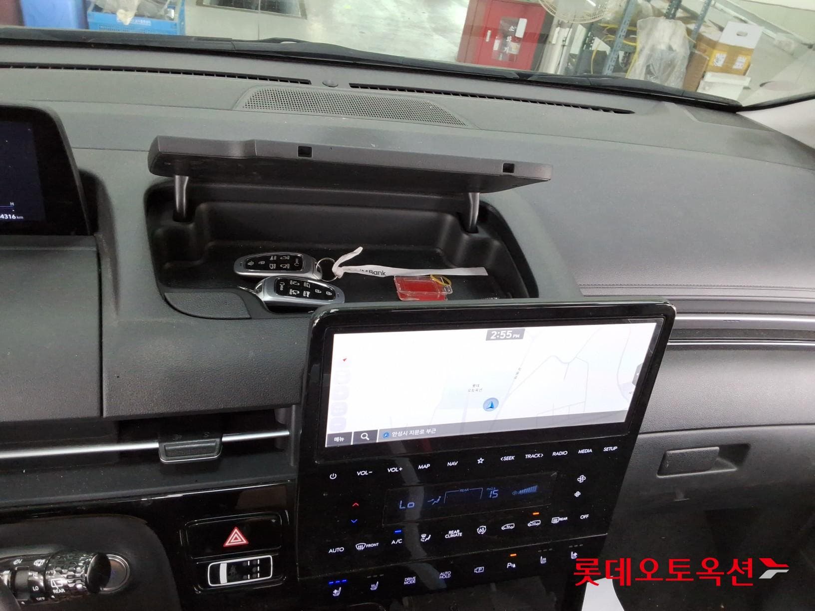 Hyundai - Staria | (D) 2.2 7Seater Inspiration 32