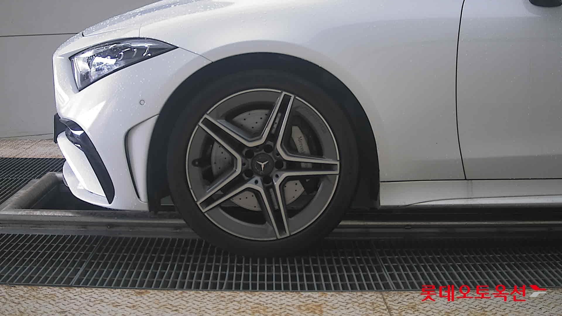 Mercedes-Benz - CLS-Class | 300 21