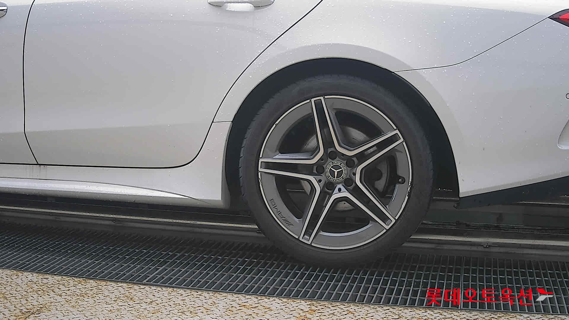 Mercedes-Benz - CLS-Class | 300 22