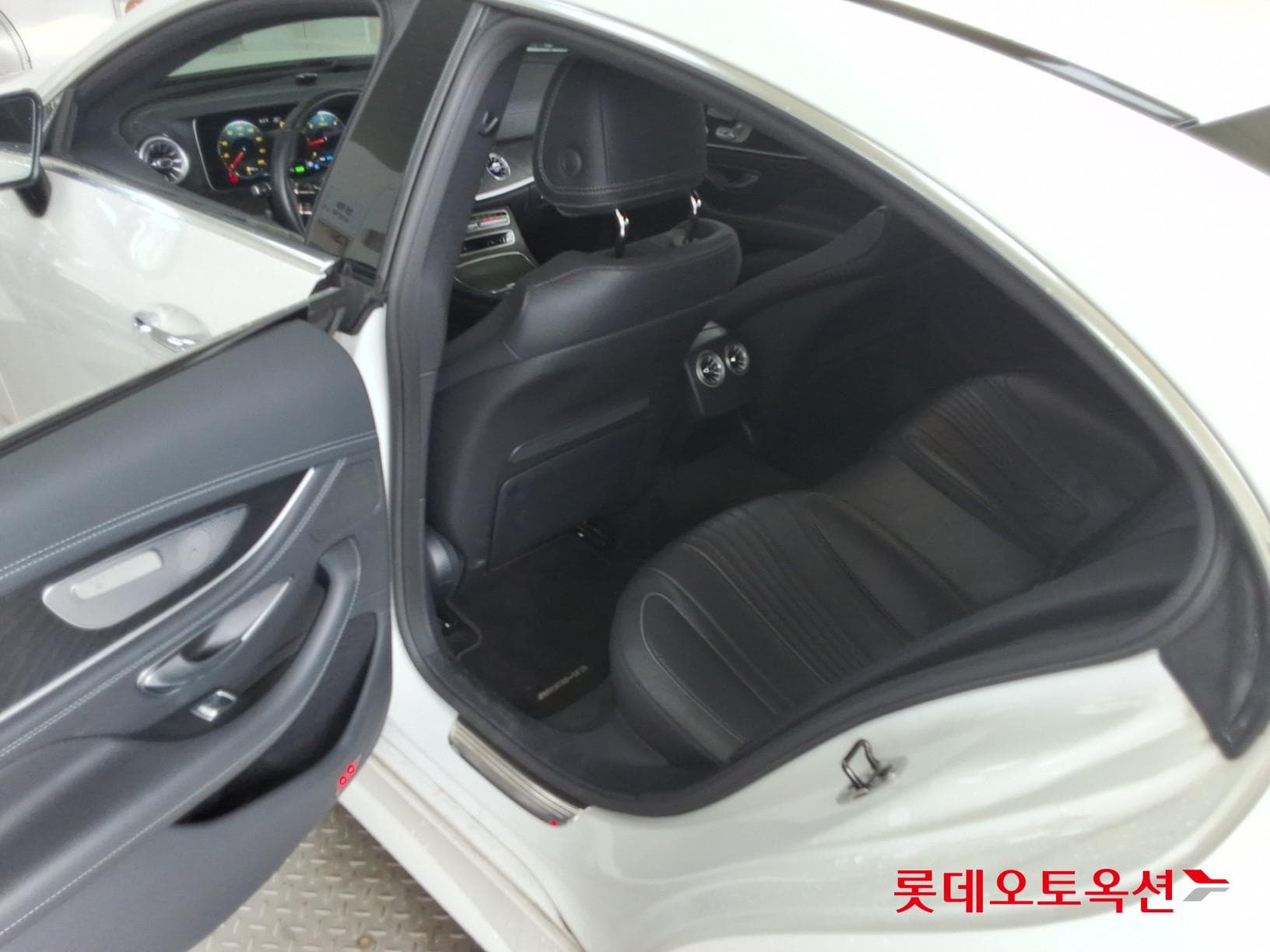 Mercedes-Benz - CLS-Class | 300 36