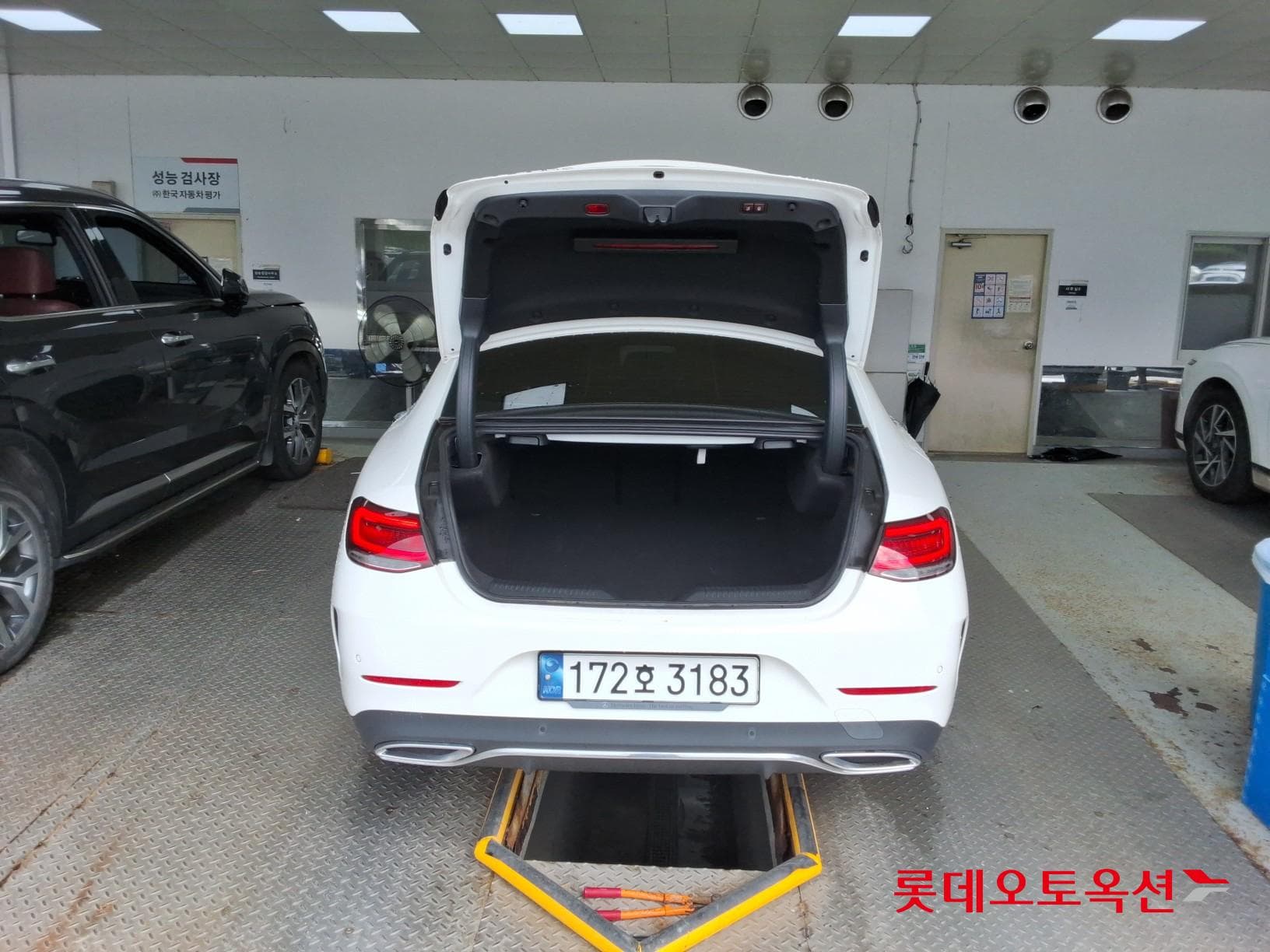 Mercedes-Benz - CLS-Class | 300 37