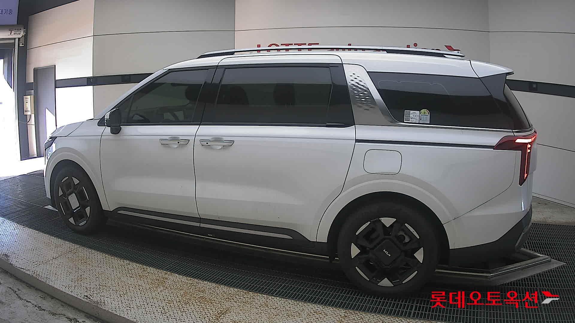 Kia - Carnival | KA4 (H)1.6 Signature 9 2WD AT 7