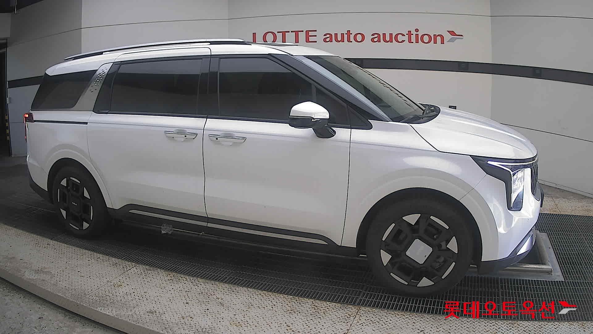 Kia - Carnival | KA4 (H)1.6 Signature 9 2WD AT 17