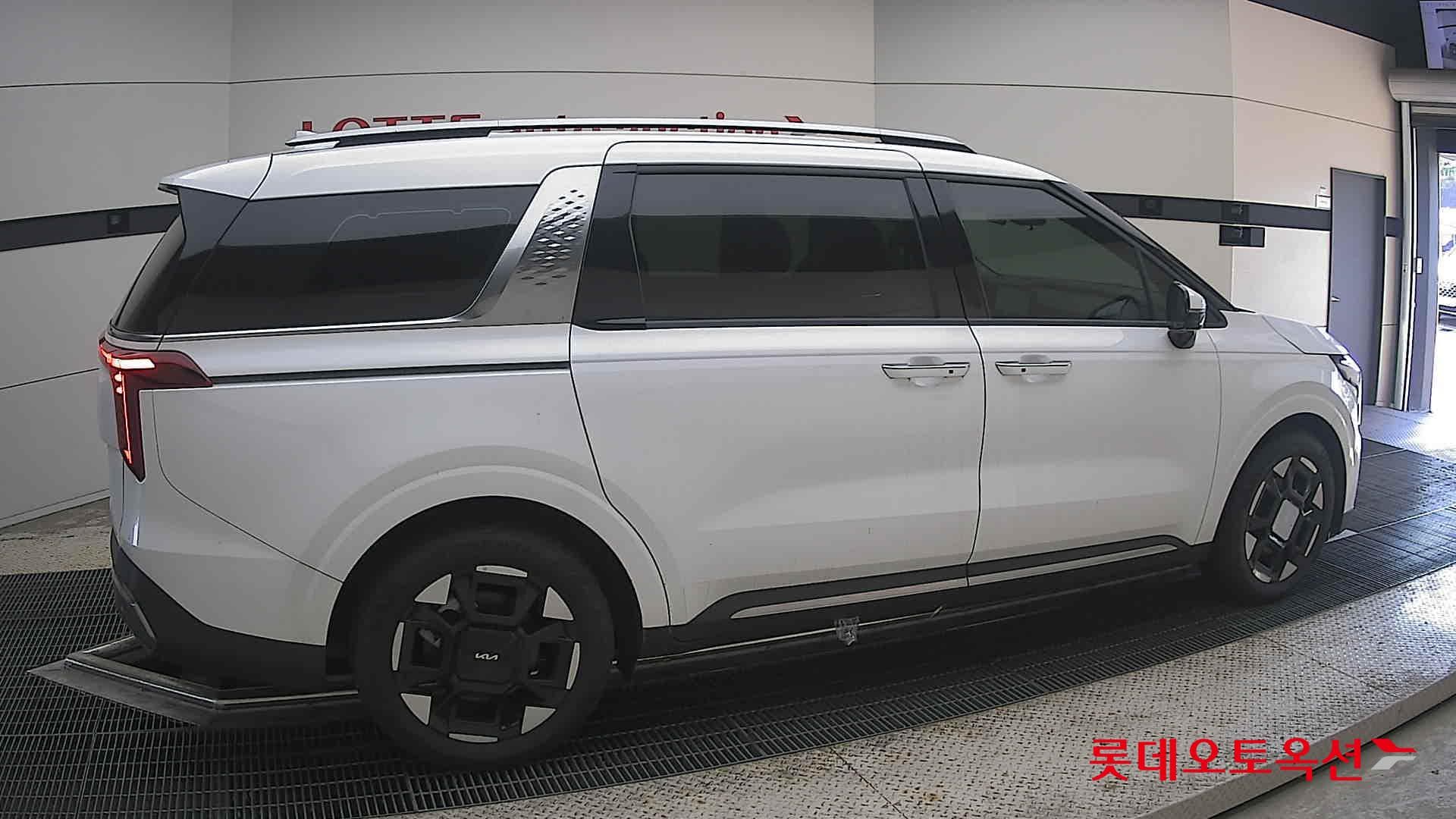 Kia - Carnival | KA4 (H)1.6 Signature 9 2WD AT 15