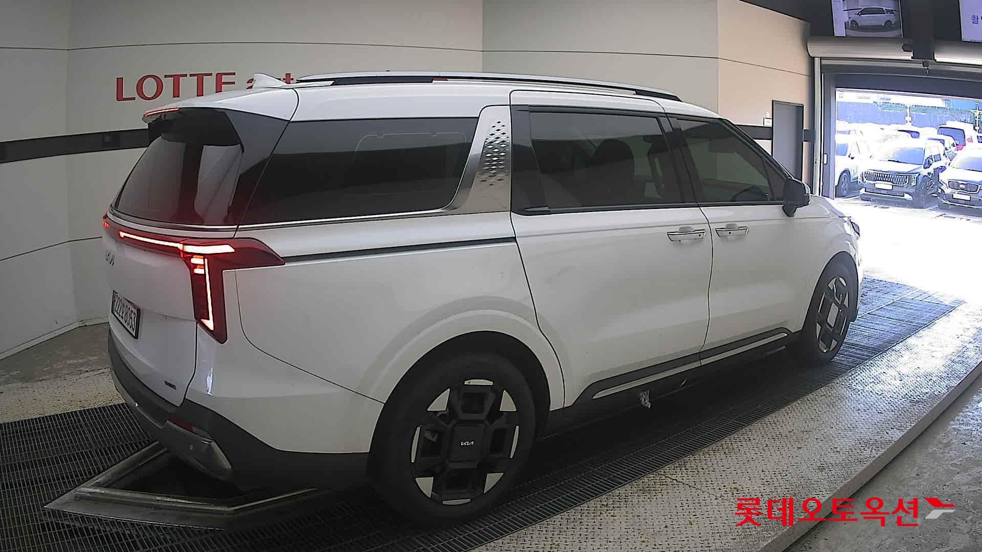 Kia - Carnival | KA4 (H)1.6 Signature 9 2WD AT 14