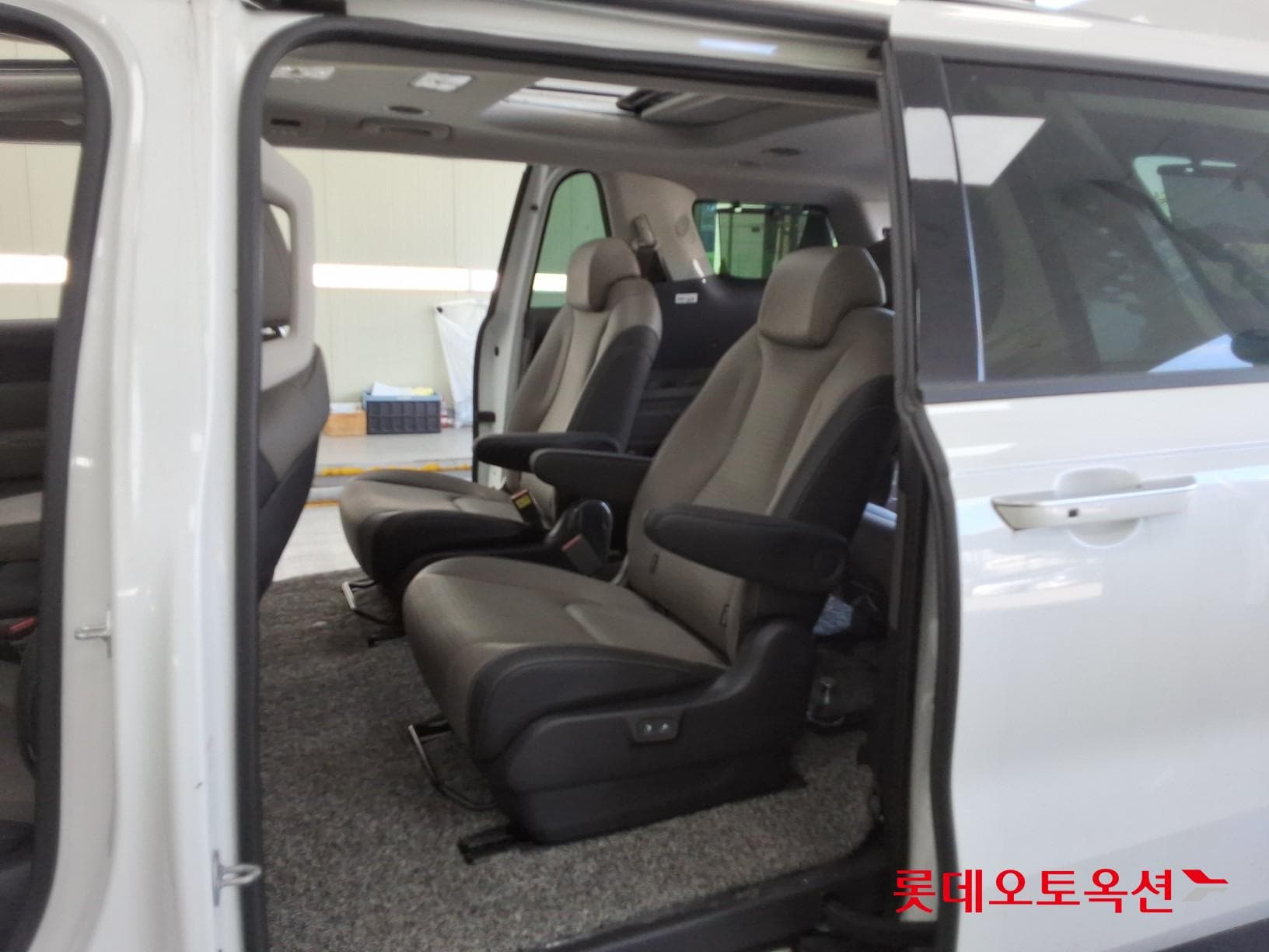 Kia - Carnival | KA4 (H)1.6 Signature 9 2WD AT 37