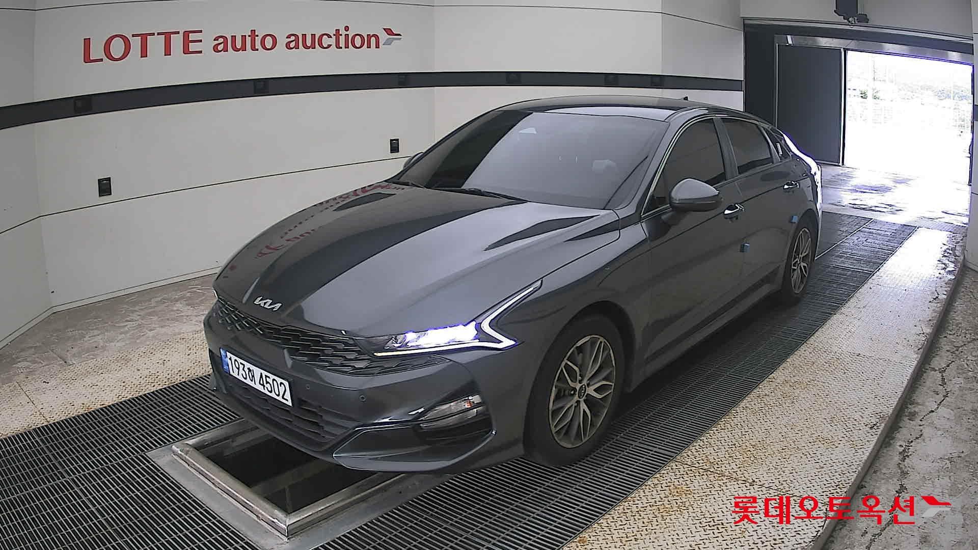 Kia - K5 | INTERACTIVE (G) 2.0 Prestige 3