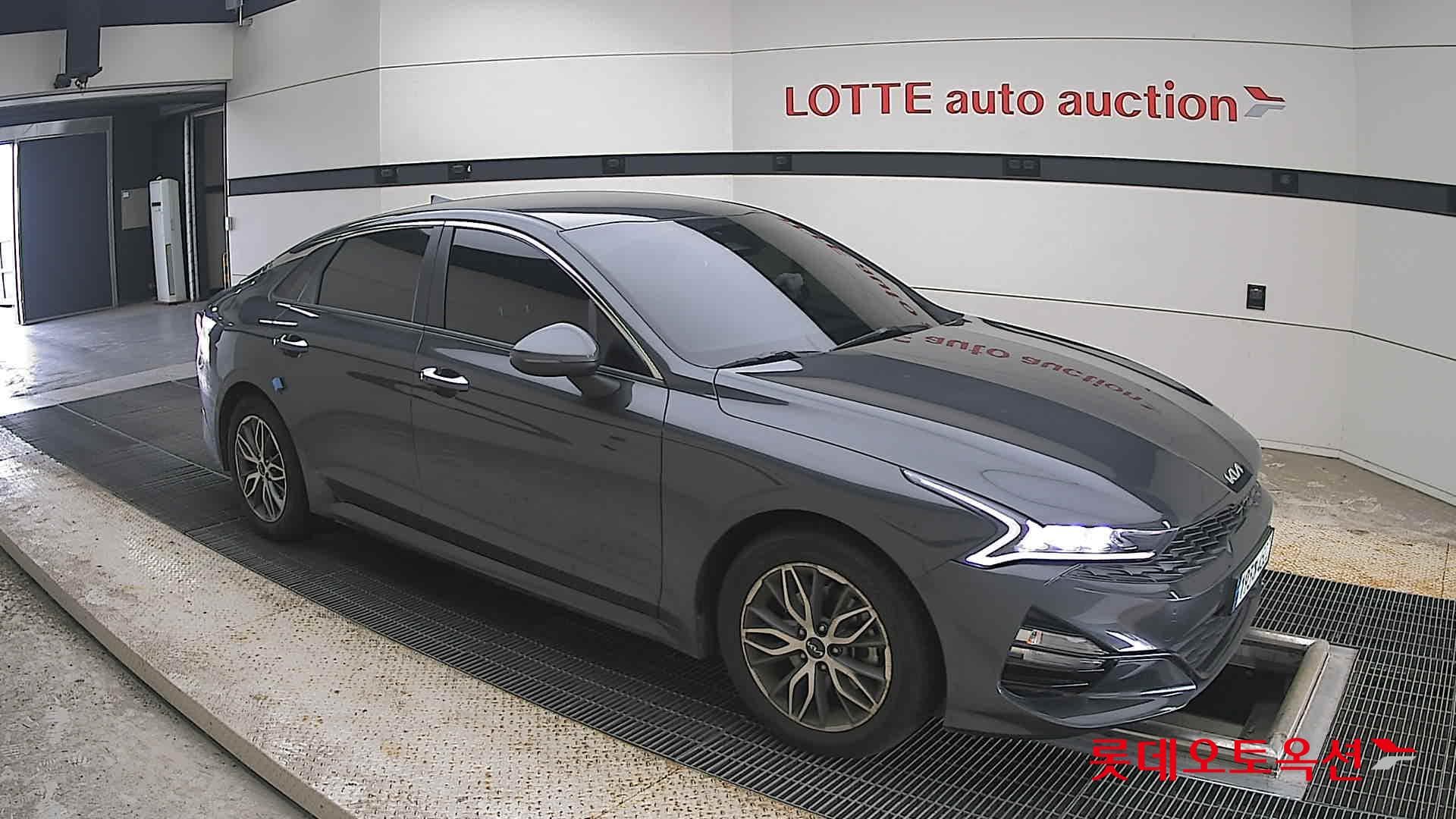Kia - K5 | INTERACTIVE (G) 2.0 Prestige 18