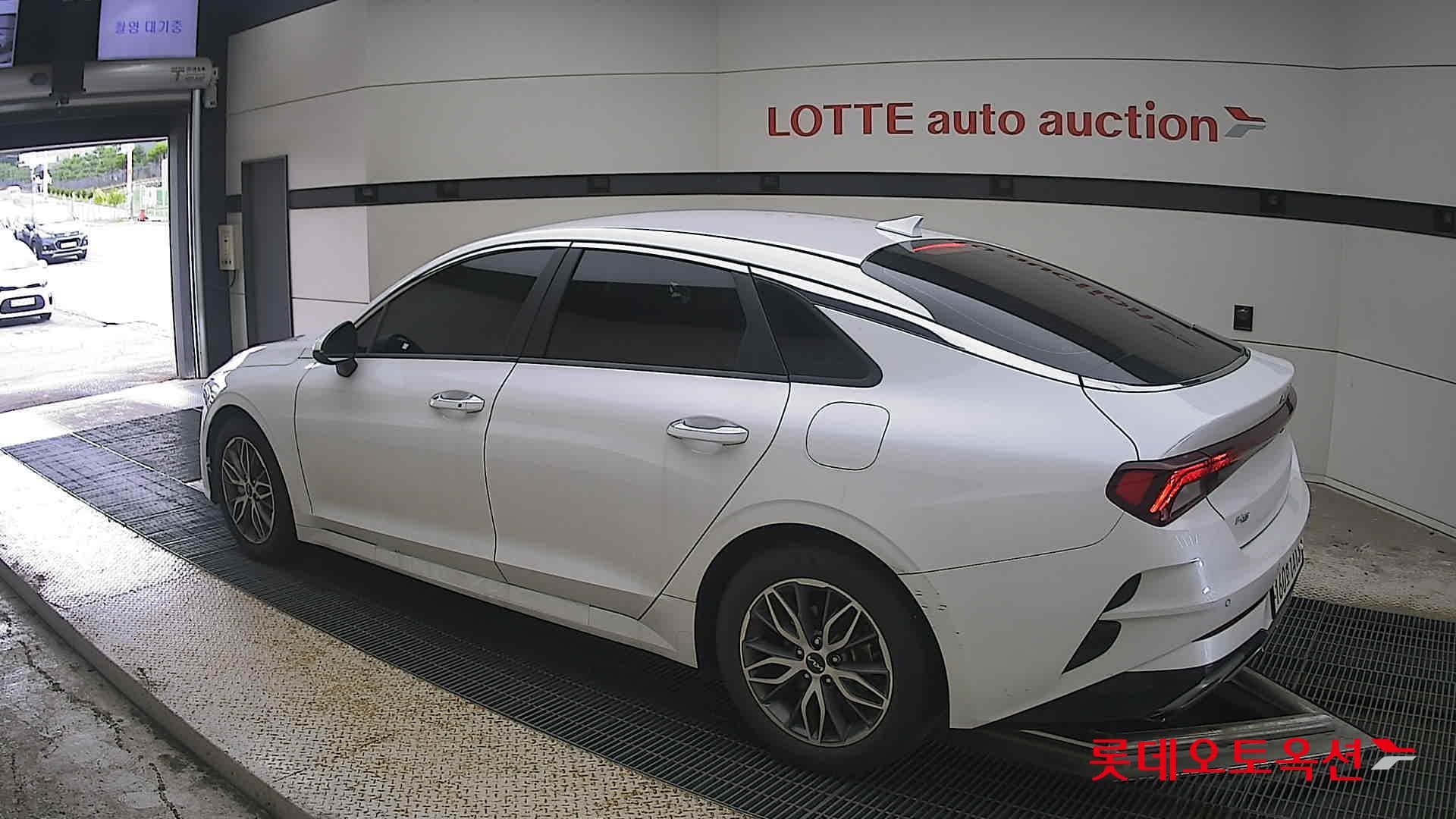 Kia - K5 | INTERACTIVE (G) 2.0 Prestige 8