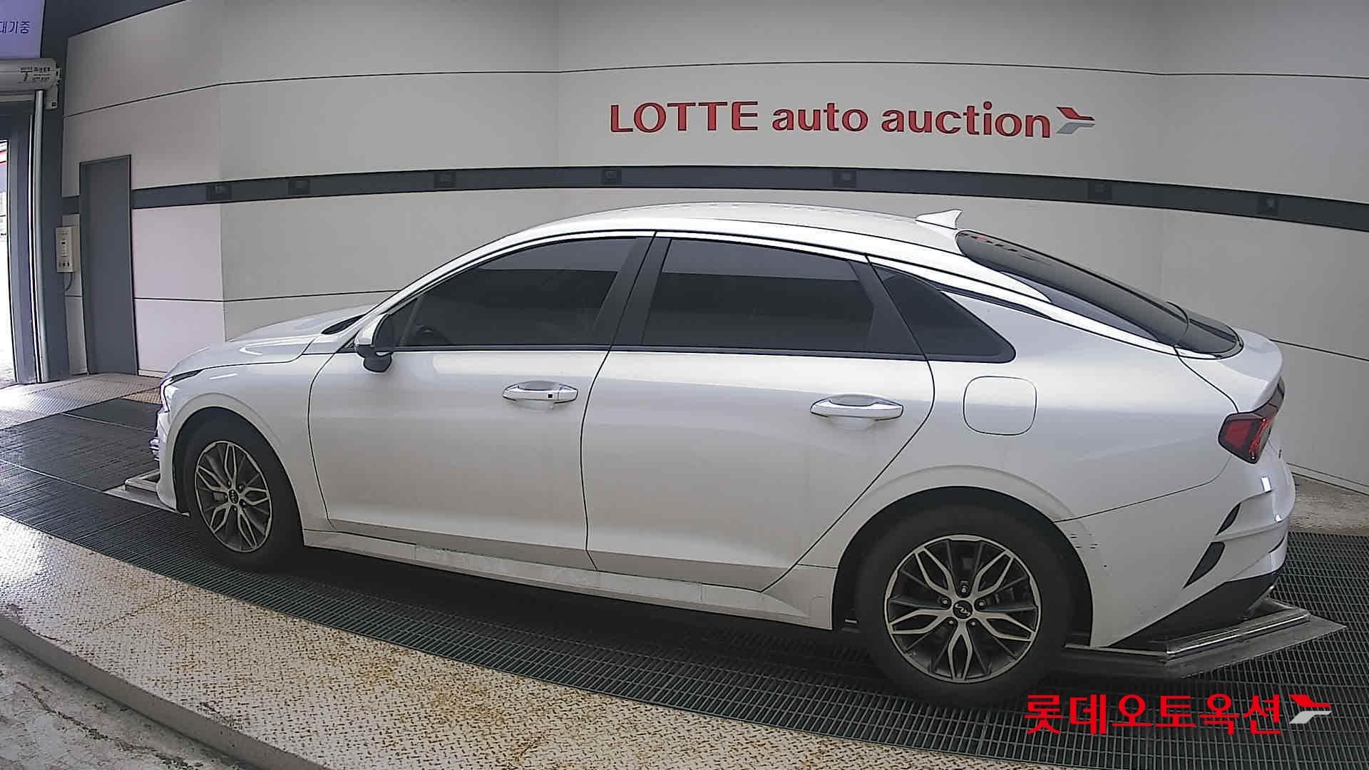 Kia - K5 | INTERACTIVE (G) 2.0 Prestige 7