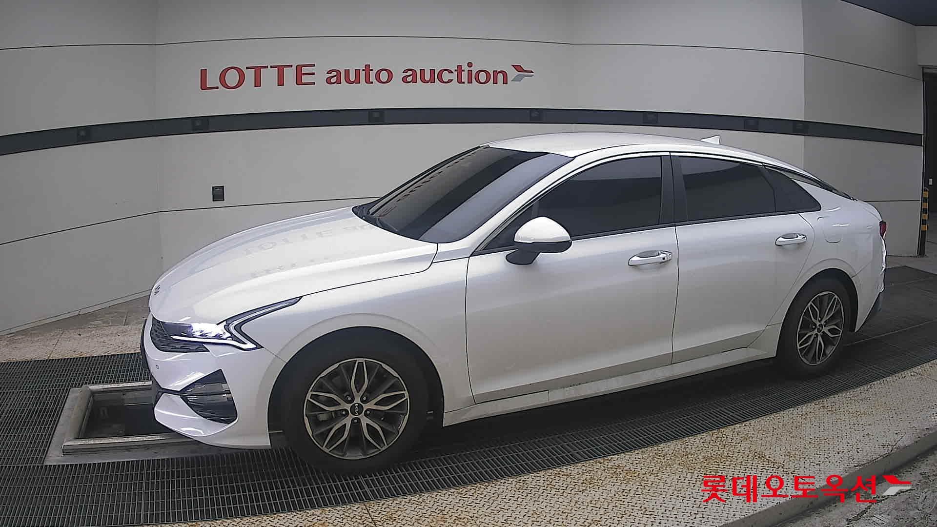Kia - K5 | INTERACTIVE (G) 2.0 Prestige 5
