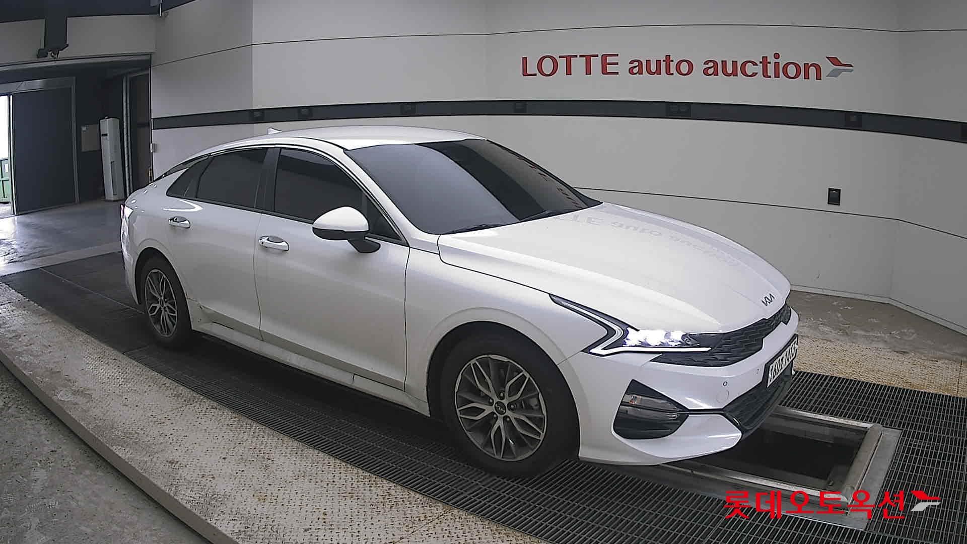 Kia - K5 | INTERACTIVE (G) 2.0 Prestige 18