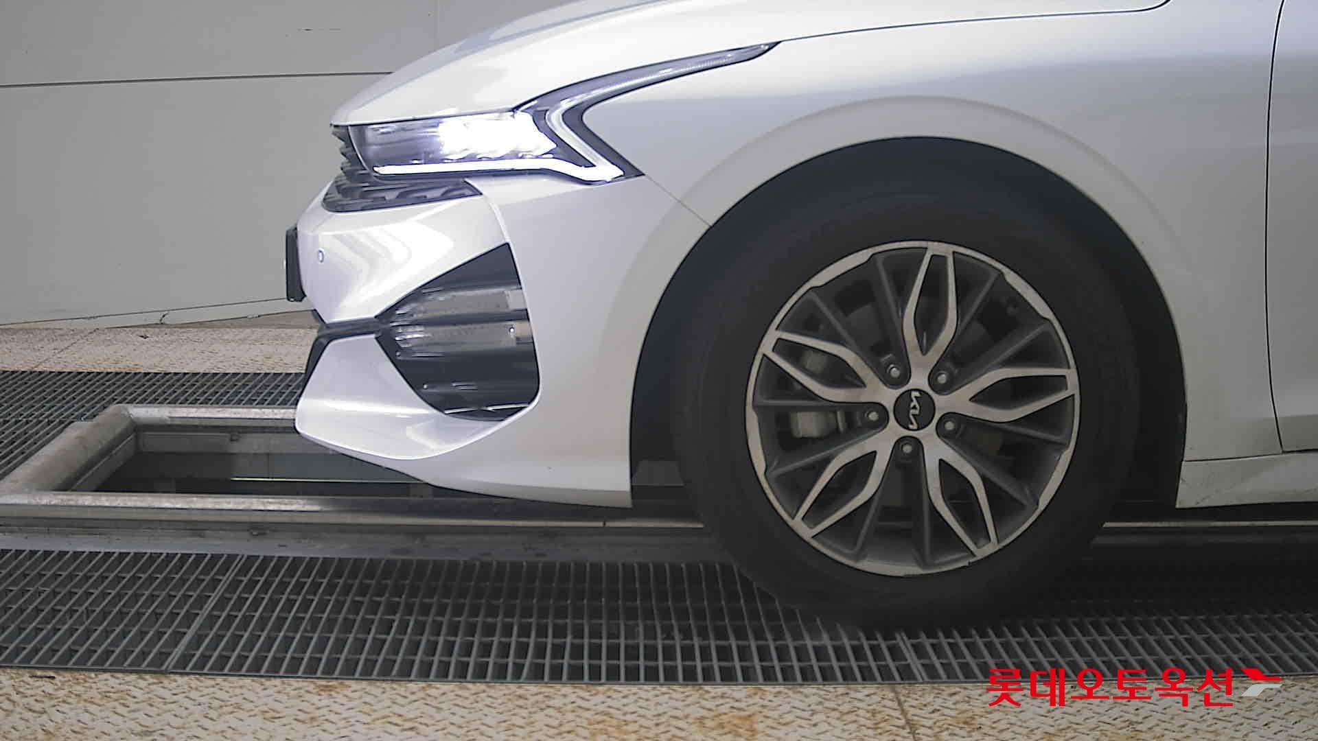 Kia - K5 | INTERACTIVE (G) 2.0 Prestige 21