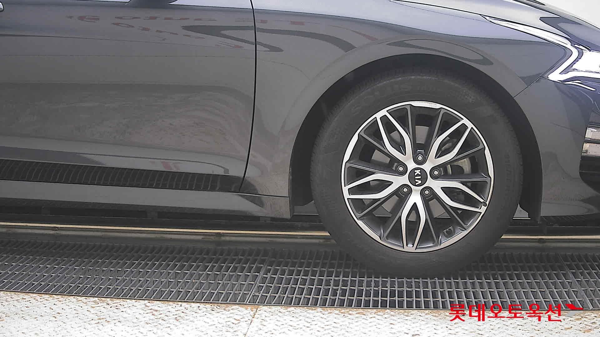 Kia - K5 | INTERACTIVE (G) 2.0 Prestige 23