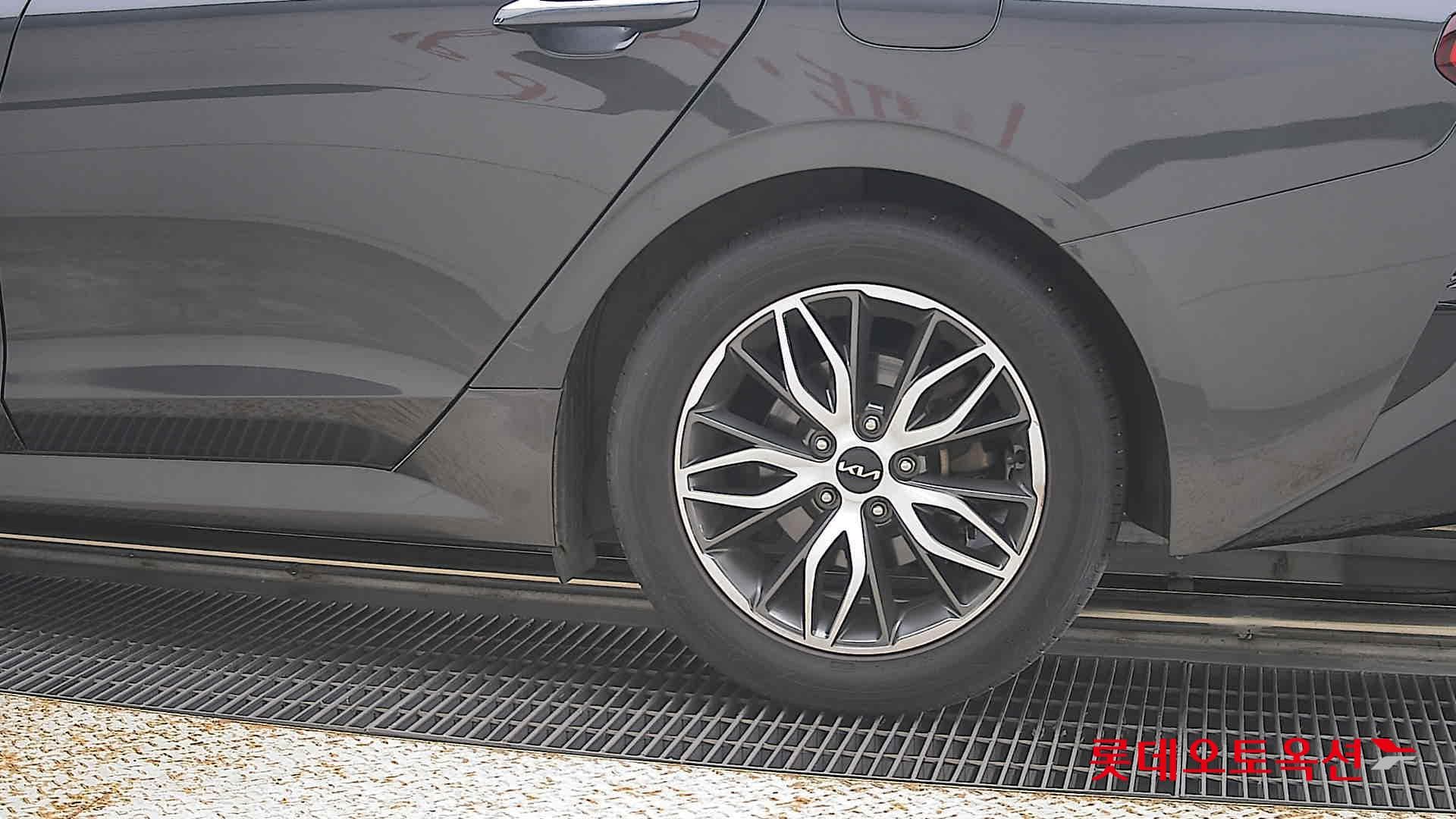 Kia - K5 | INTERACTIVE (G) 2.0 Prestige 22