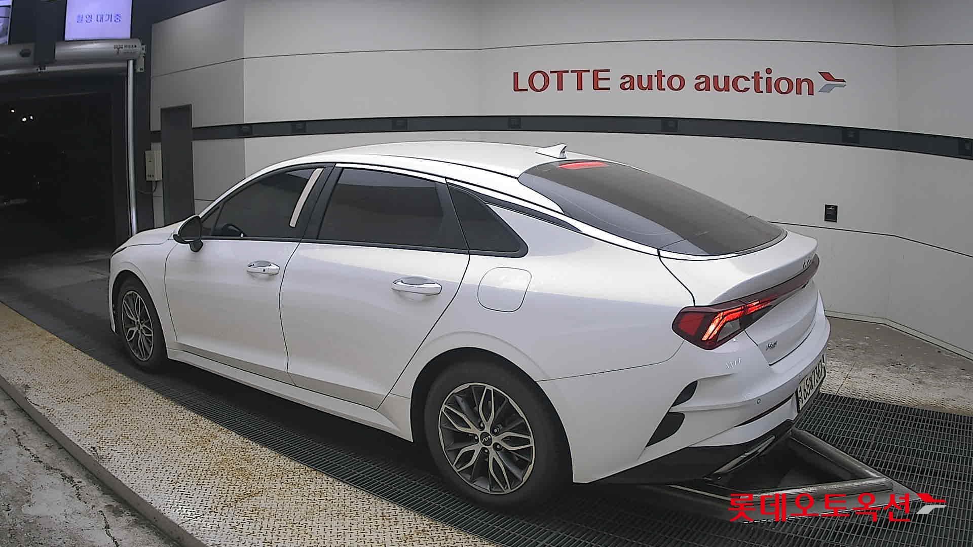 Kia - K5 | INTERACTIVE (G) 2.0 Prestige 8