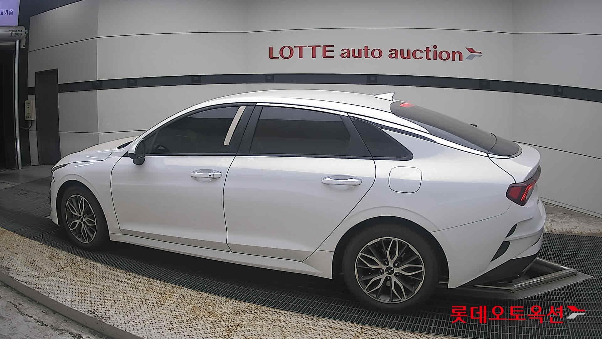 Kia - K5 | INTERACTIVE (G) 2.0 Prestige 7