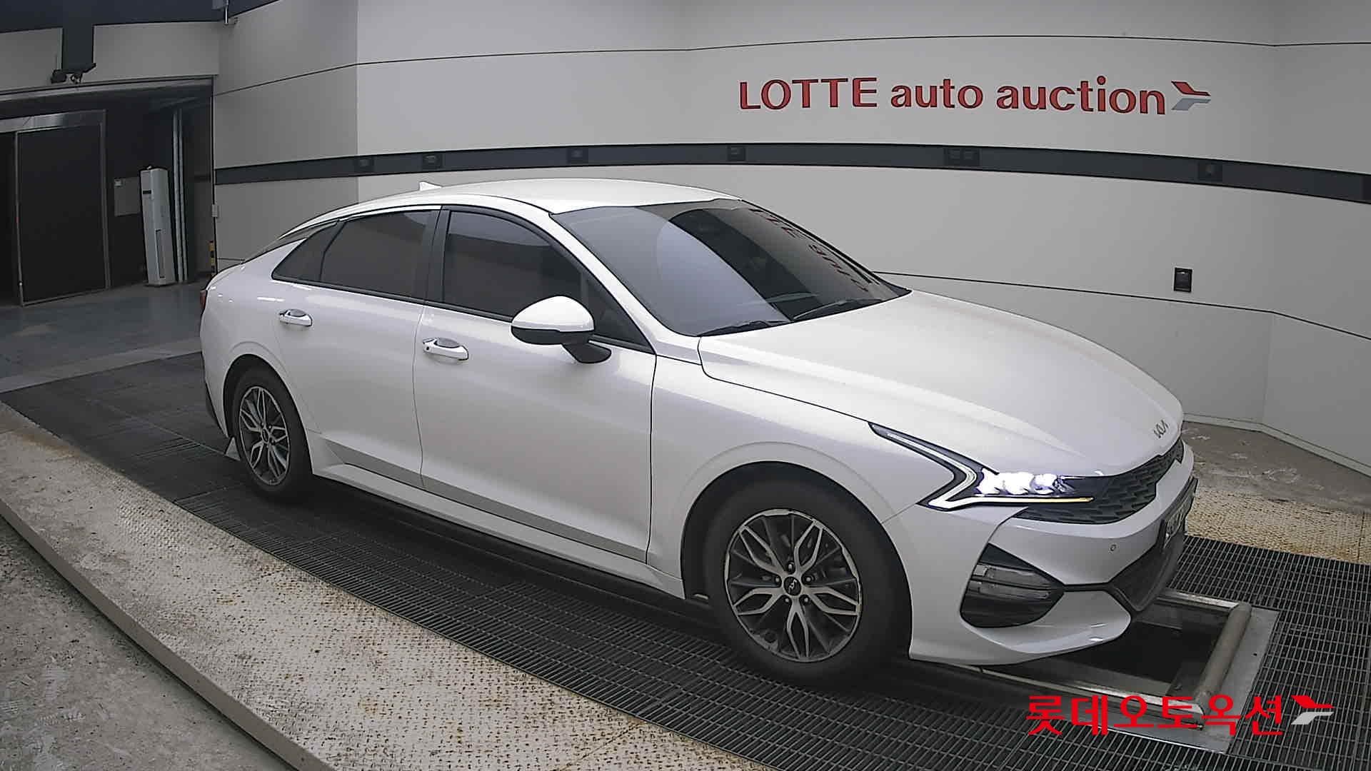 Kia - K5 | INTERACTIVE (G) 2.0 Prestige 18
