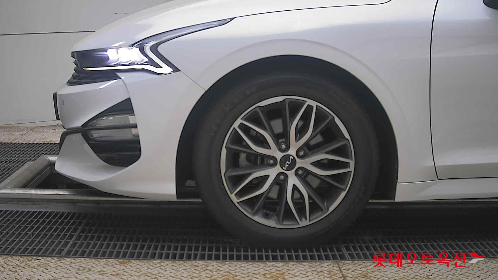 Kia - K5 | INTERACTIVE (G) 2.0 Prestige 21