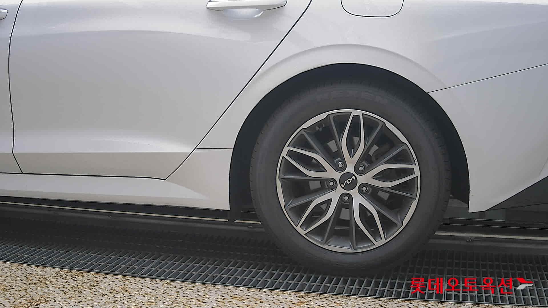 Kia - K5 | INTERACTIVE (G) 2.0 Prestige 22