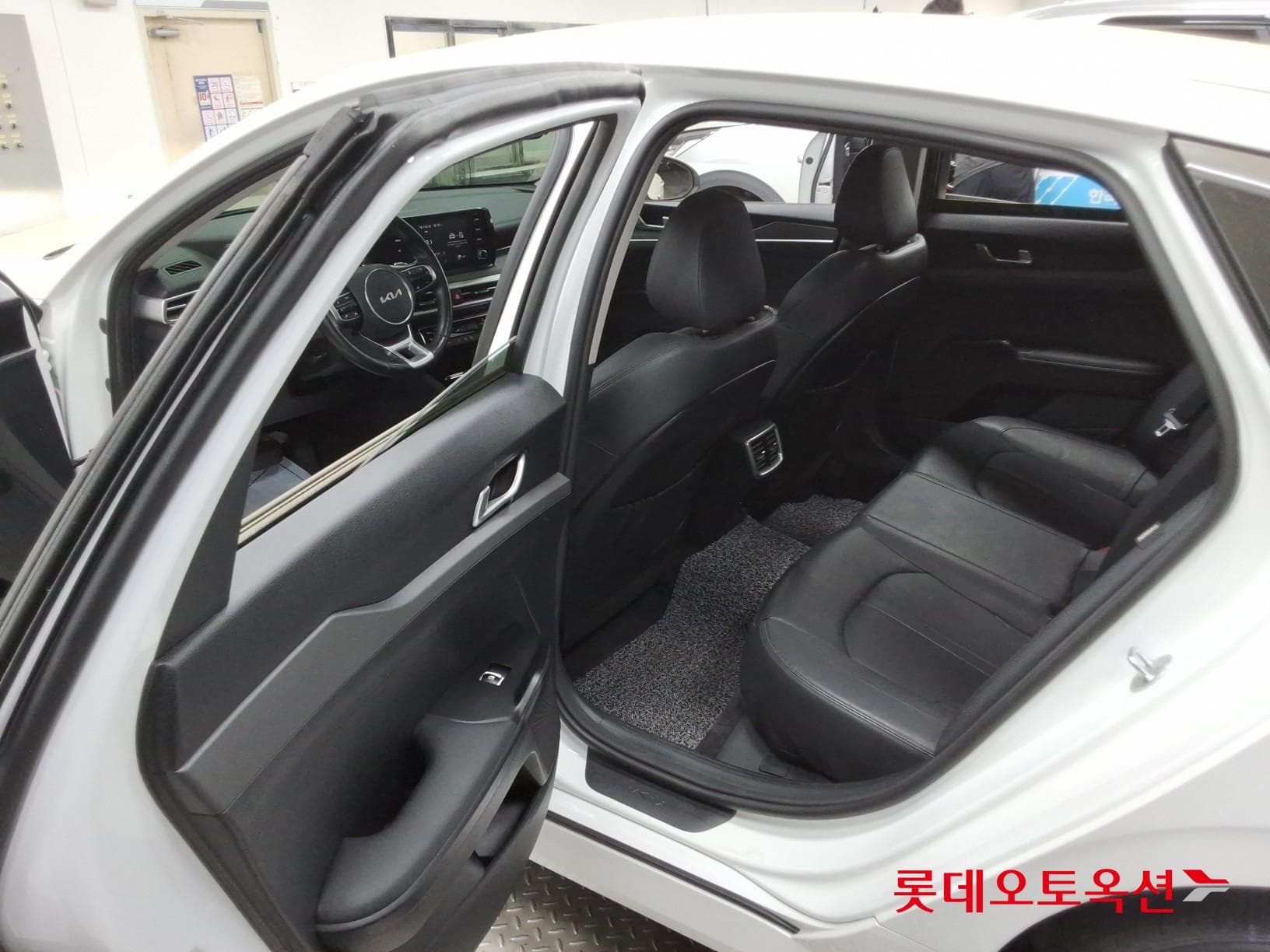 Kia - K5 | INTERACTIVE (G) 2.0 Prestige 36