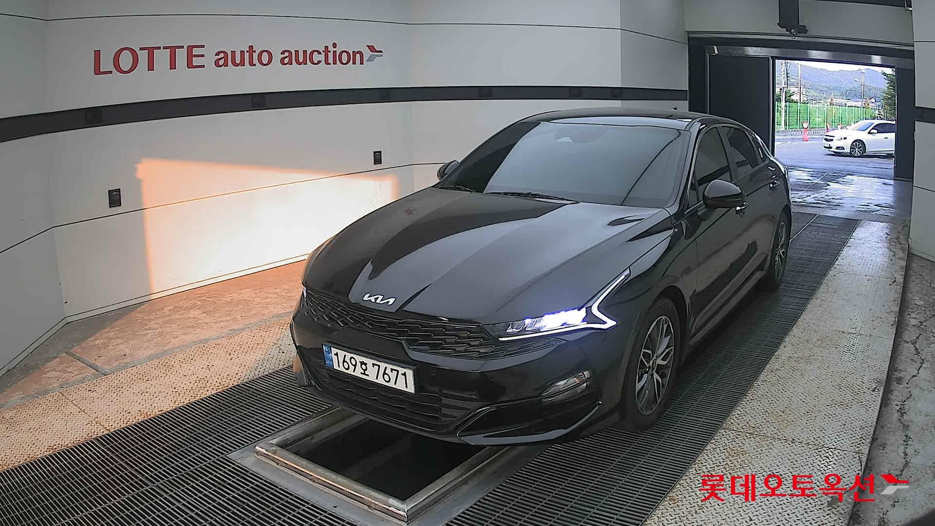 Kia - K5 | INTERACTIVE (G) 2.0 Prestige 2