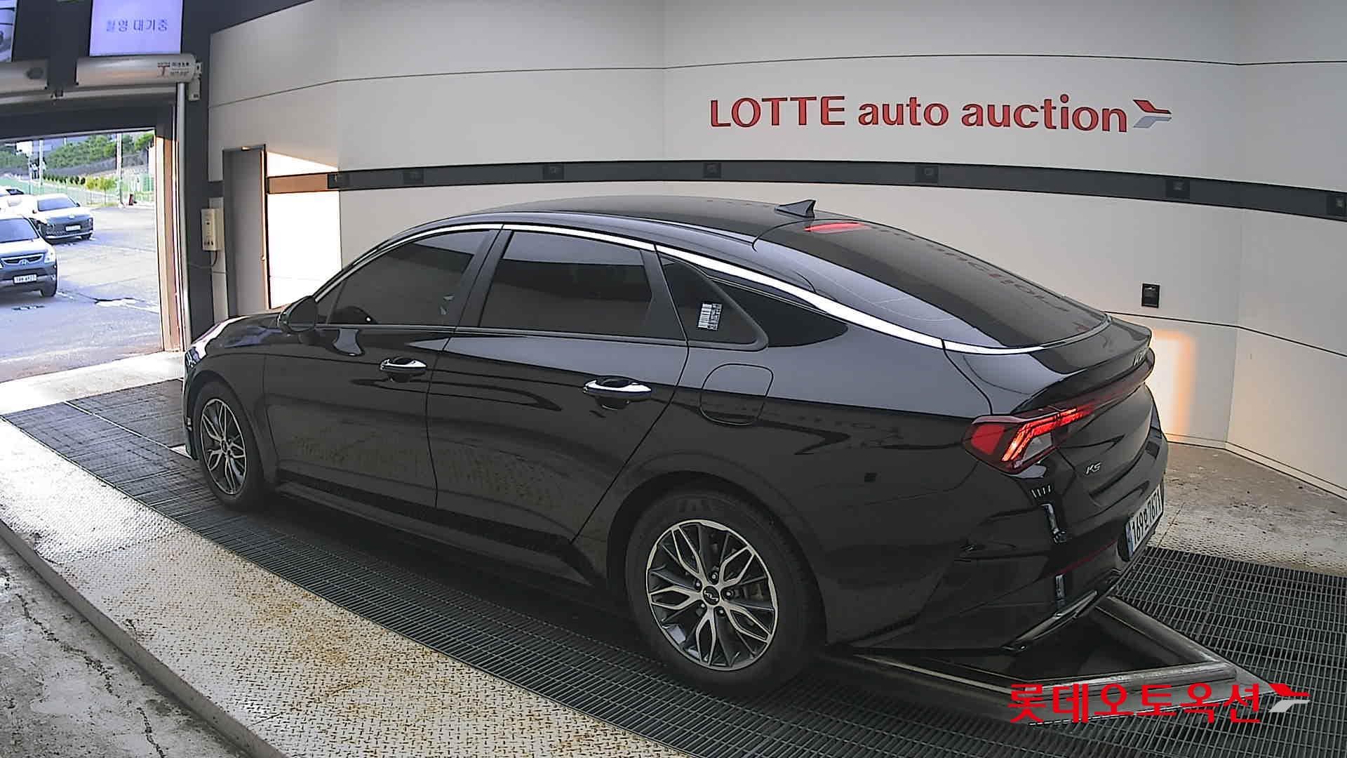 Kia - K5 | INTERACTIVE (G) 2.0 Prestige 8