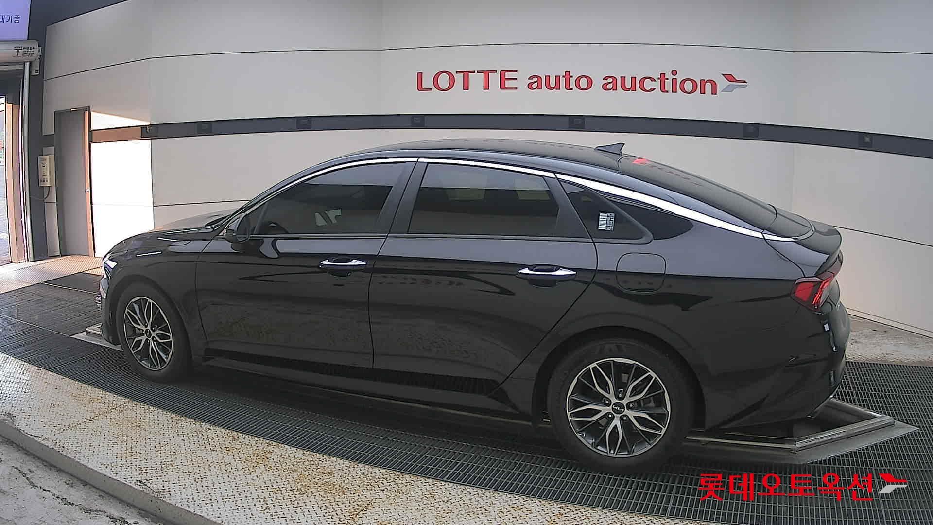 Kia - K5 | INTERACTIVE (G) 2.0 Prestige 7
