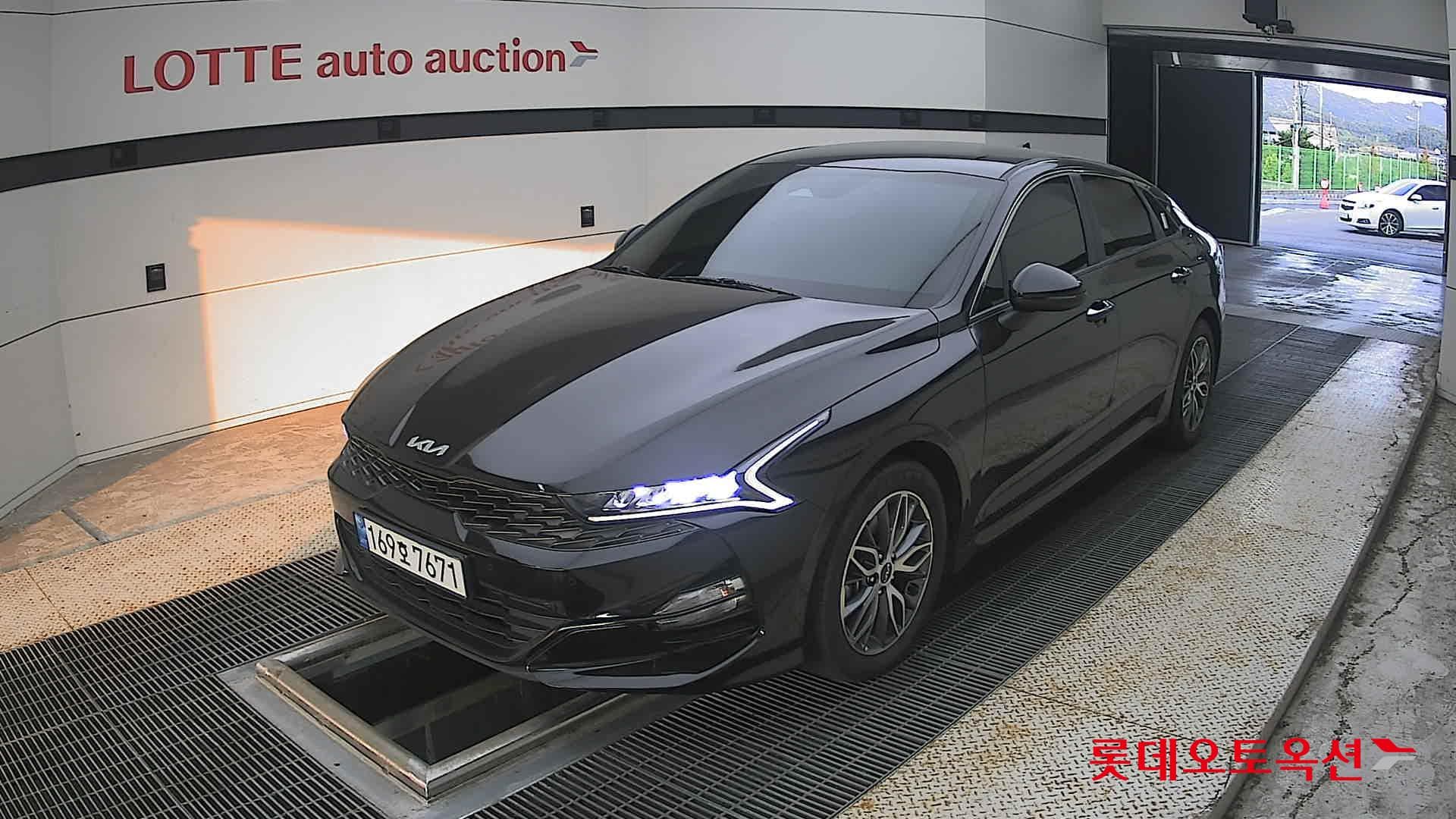 Kia - K5 | INTERACTIVE (G) 2.0 Prestige 3