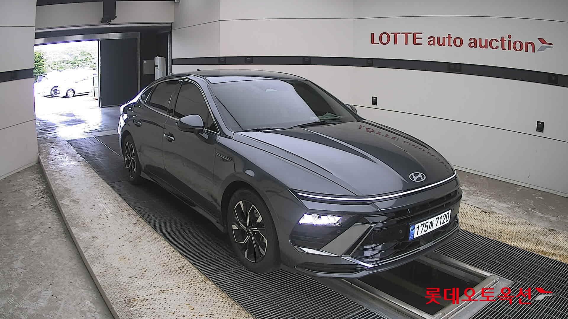 Hyundai - Sonata | DN8 TheEdge (G)2.0 Premium 2WD AT 19