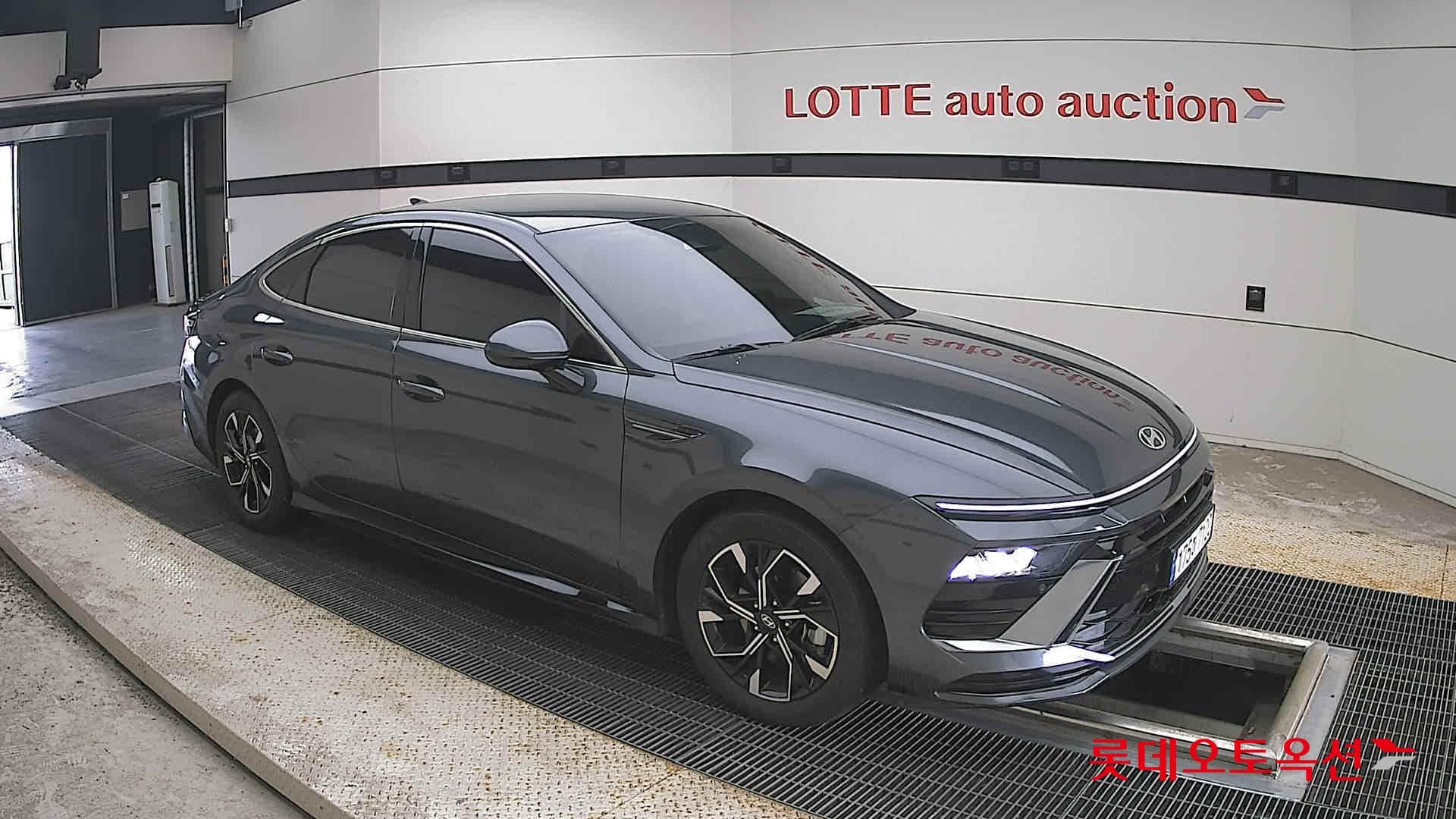 Hyundai - Sonata | DN8 TheEdge (G)2.0 Premium 2WD AT 18