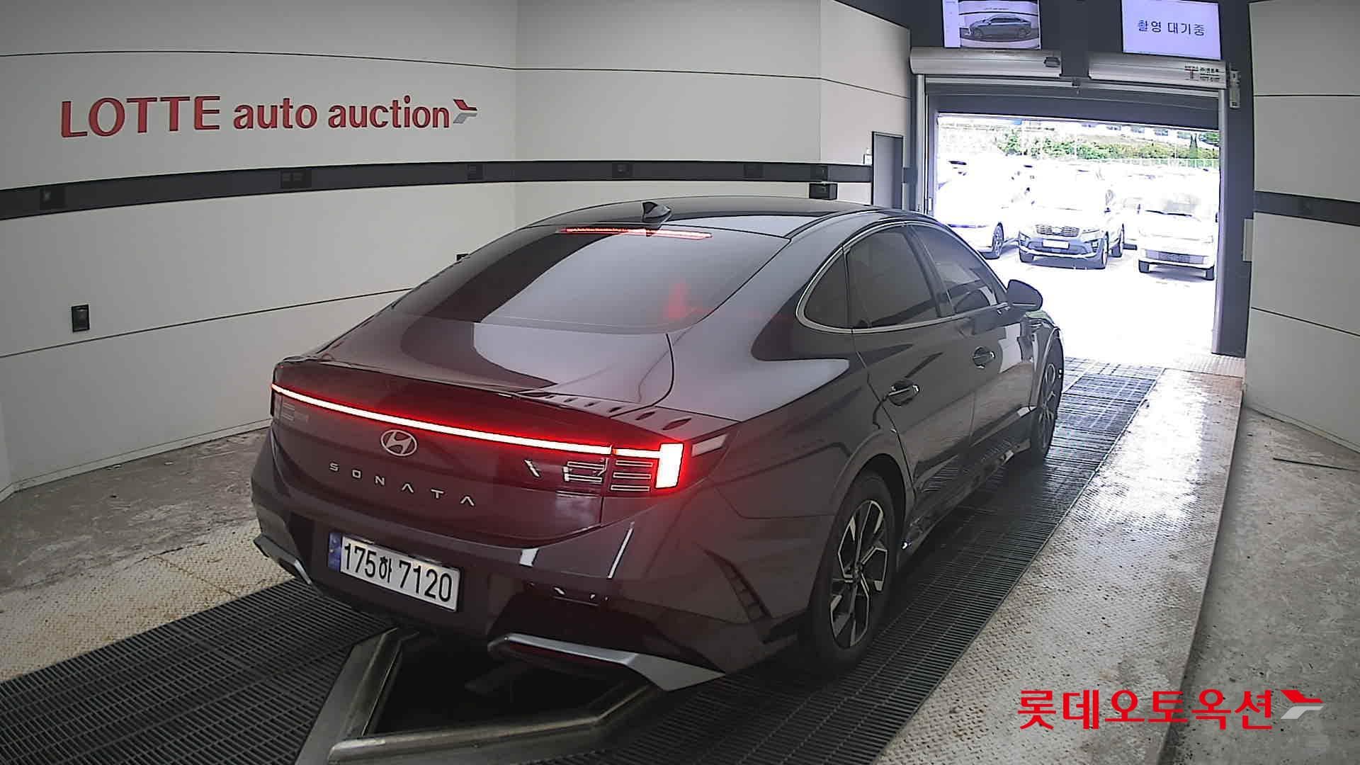 Hyundai - Sonata | DN8 TheEdge (G)2.0 Premium 2WD AT 13