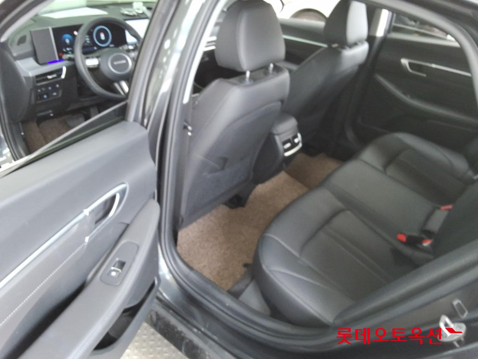 Hyundai - Sonata | DN8 TheEdge (G)2.0 Premium 2WD AT 36