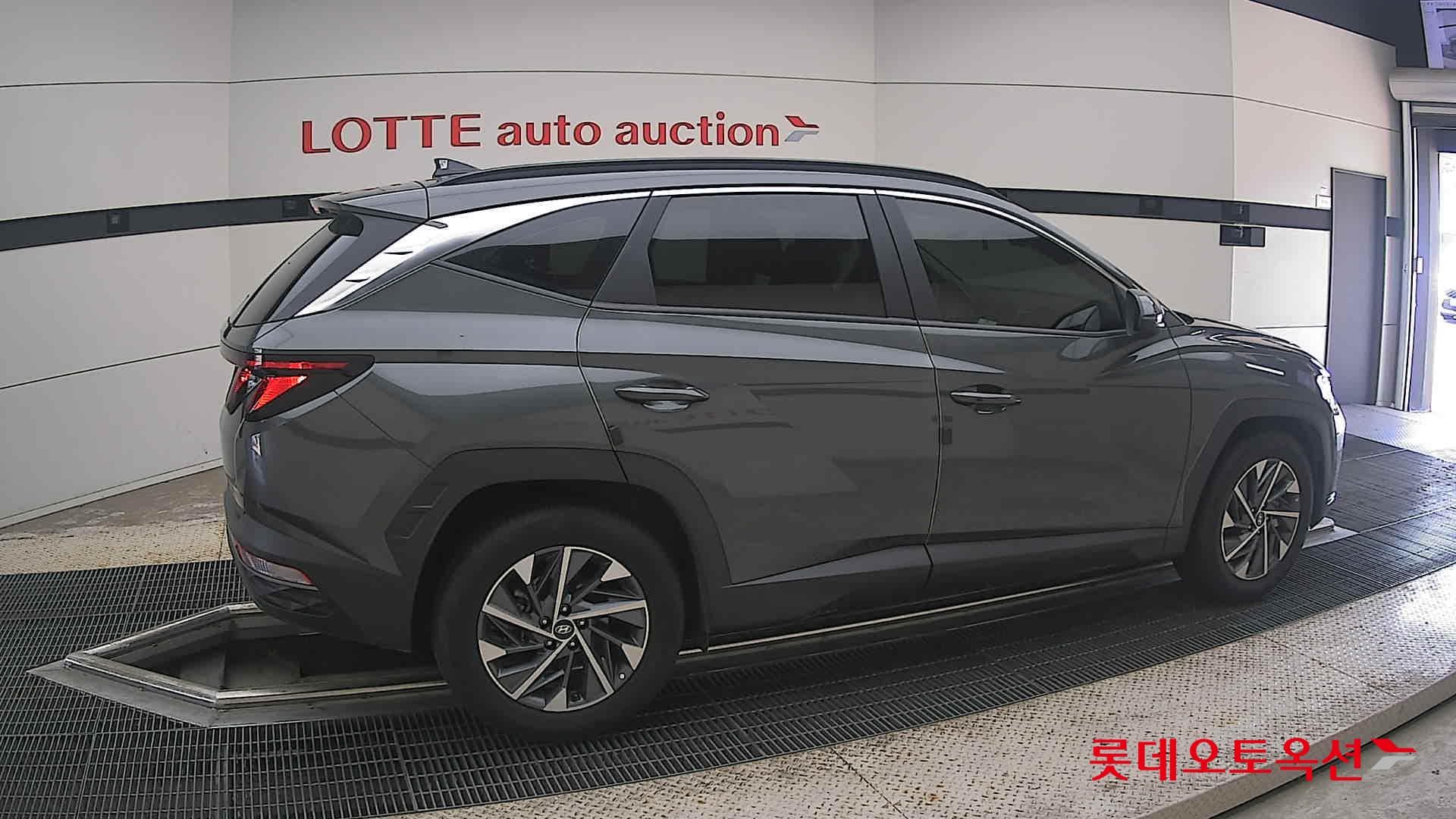 Hyundai - Туссан | THE ALL NEW (D) 2.0 Premium 2WD 15