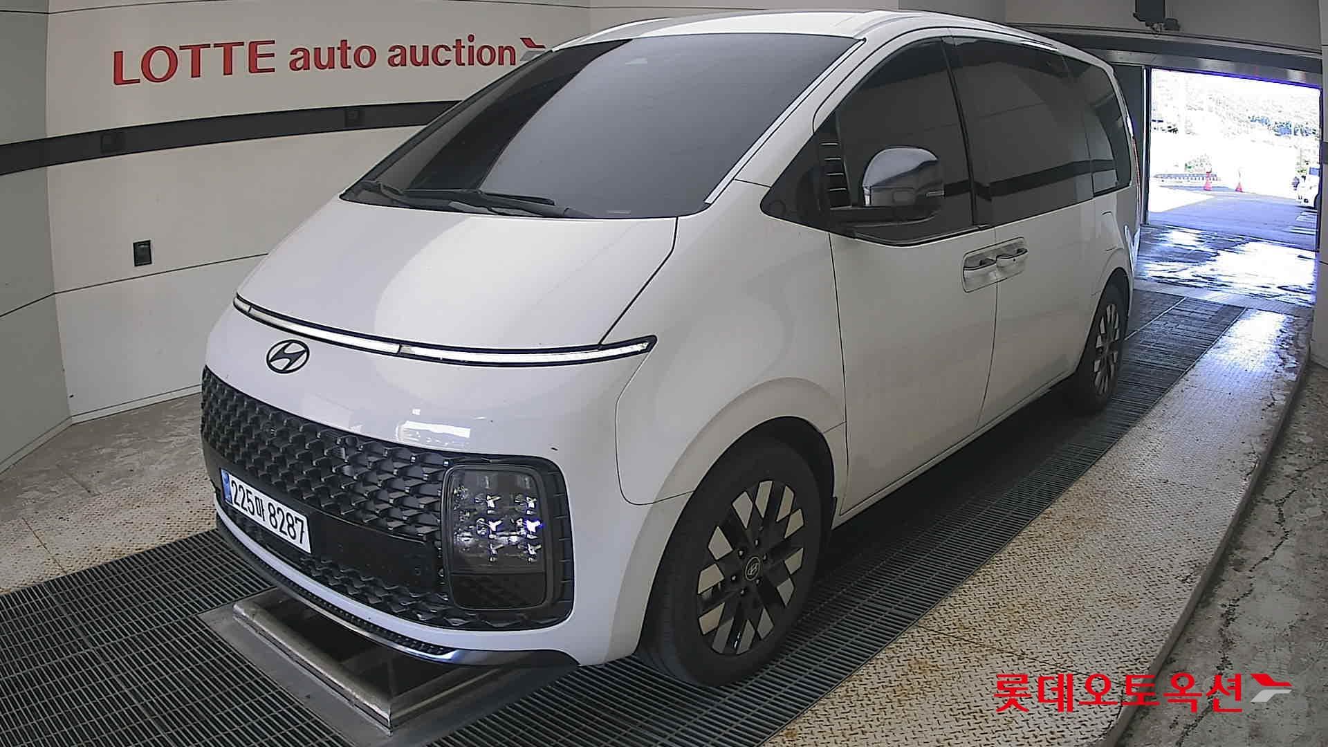 هيونداي - ستاريا | (H)1.6 Inspiration 7 2WD AT 3