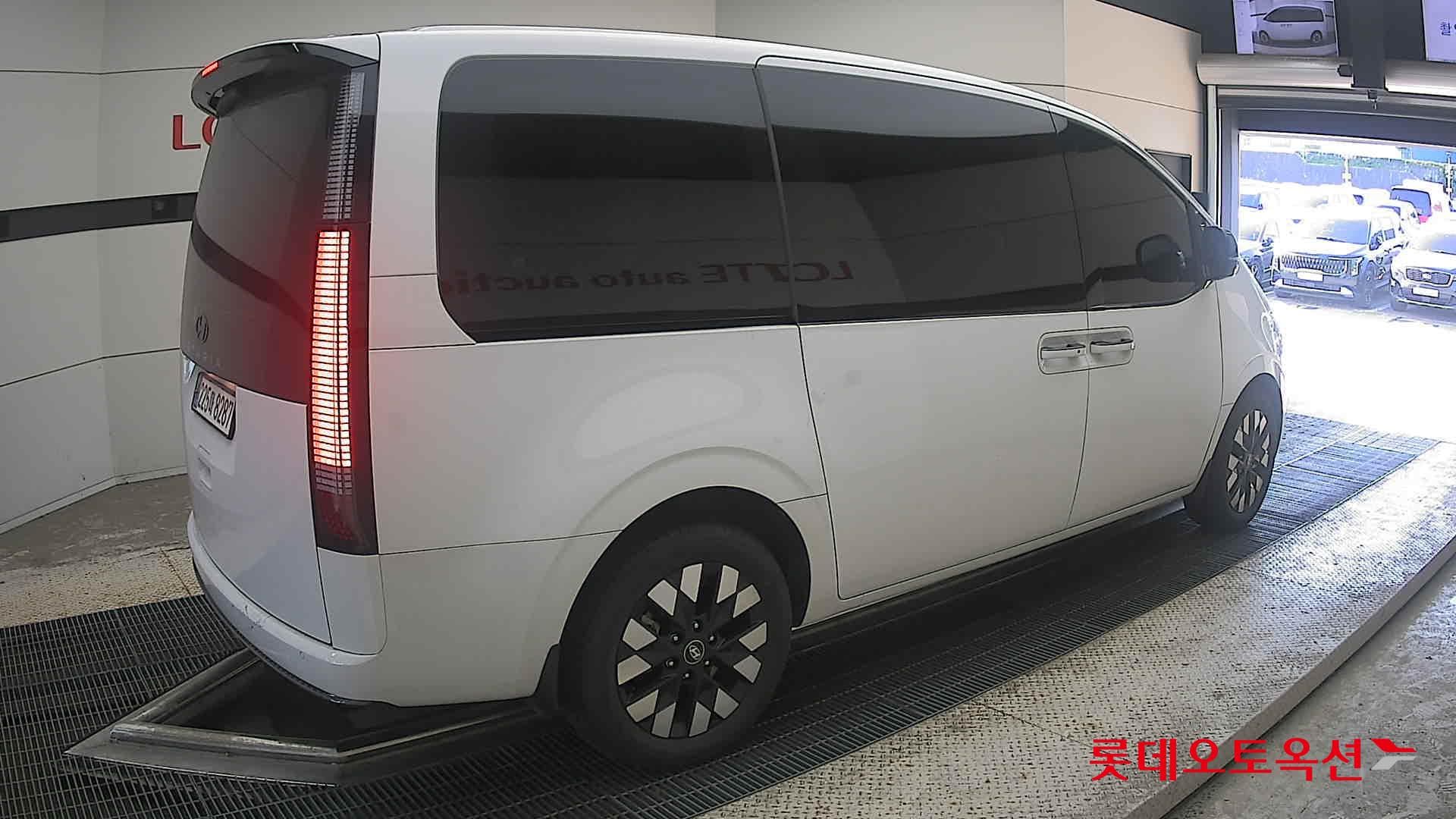 هيونداي - ستاريا | (H)1.6 Inspiration 7 2WD AT 14