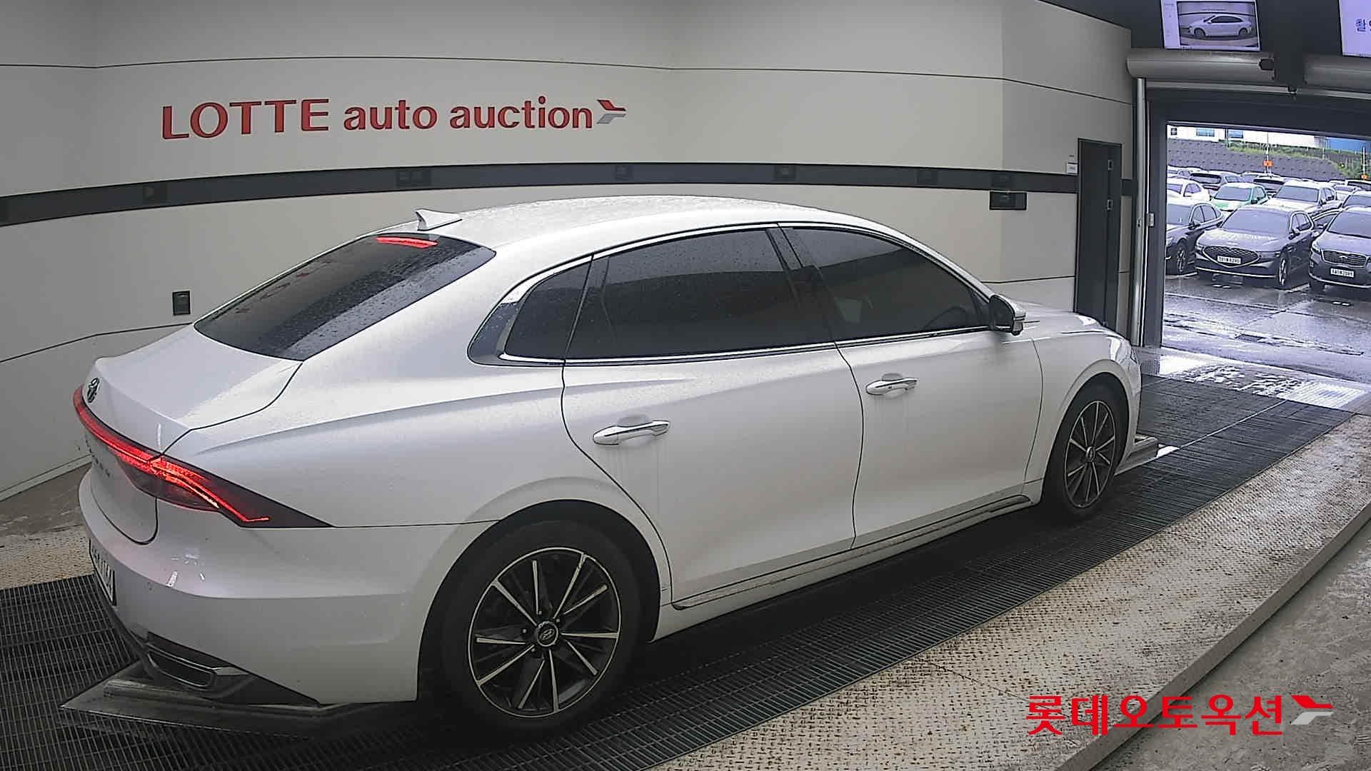 Hyundai - Grandeur | THE NEW (G) 2.5 14