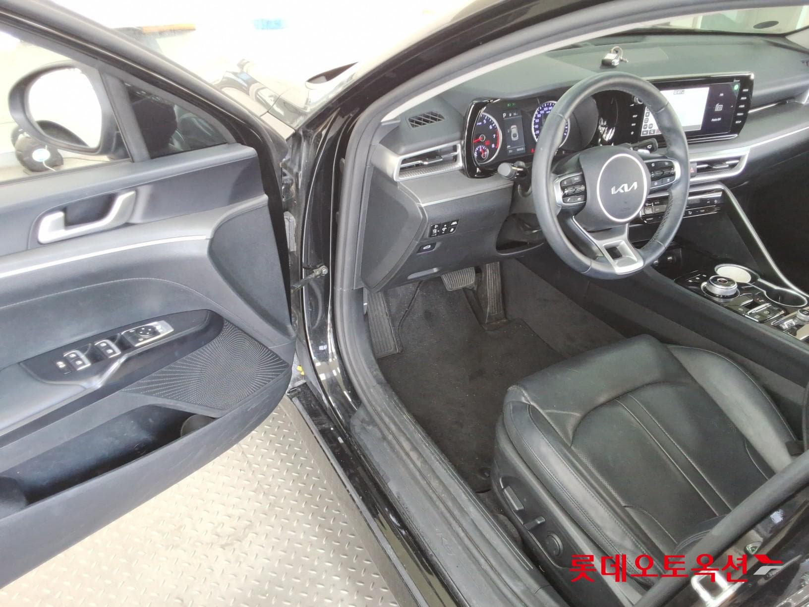 Kia - K5 | INTERACTIVE (G) 2.0 Prestige 36